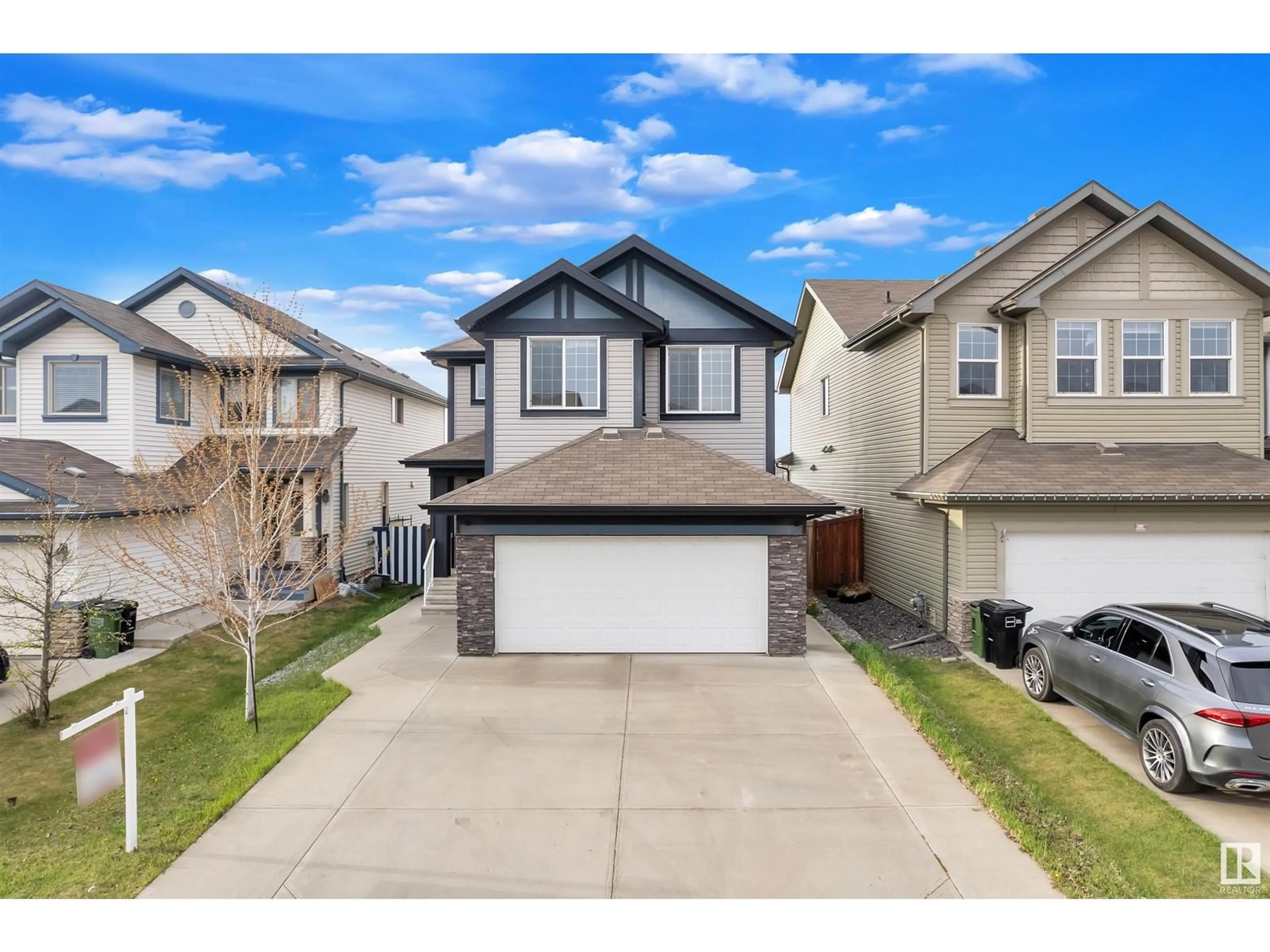 A pic from outside/outdoor area/front of a property/back of a property/a pic from drone, street for 2926 17A AV, Edmonton Alberta T6T0R8