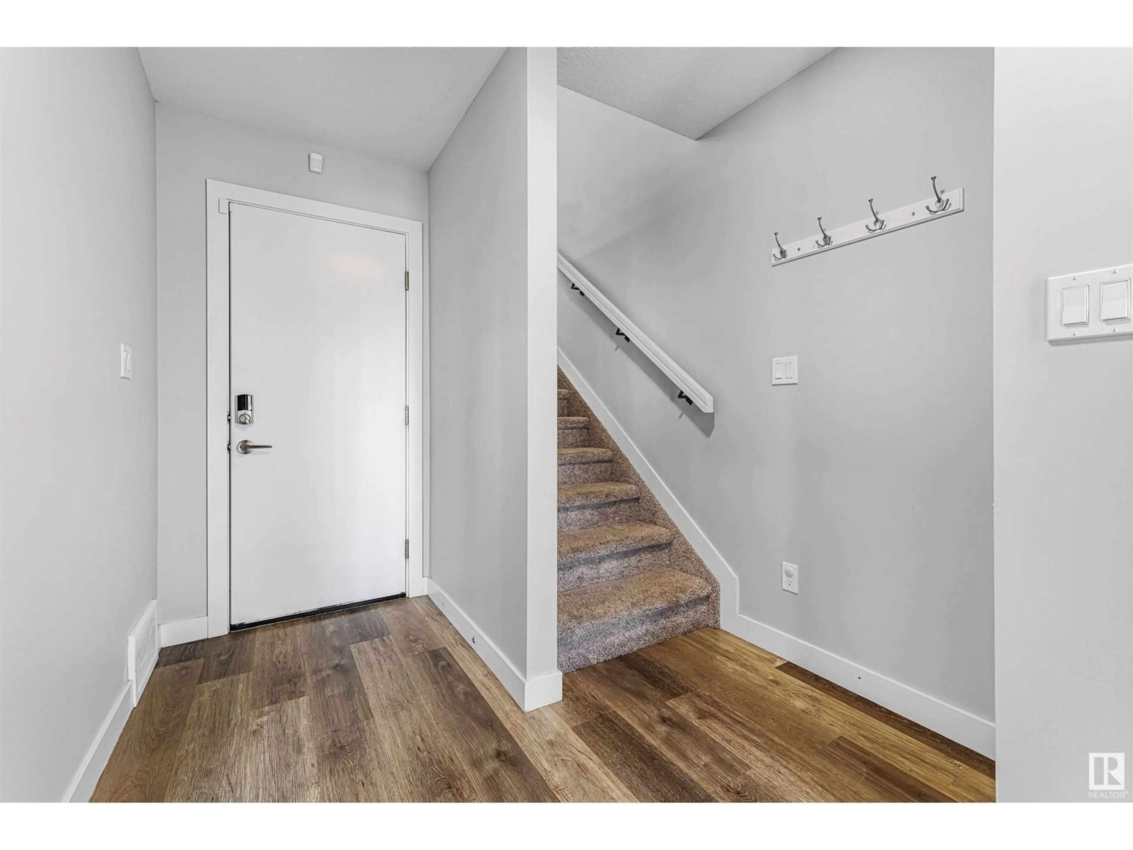 Indoor entryway for SW - 1715 KEENE CR, Edmonton Alberta T6W4H9
