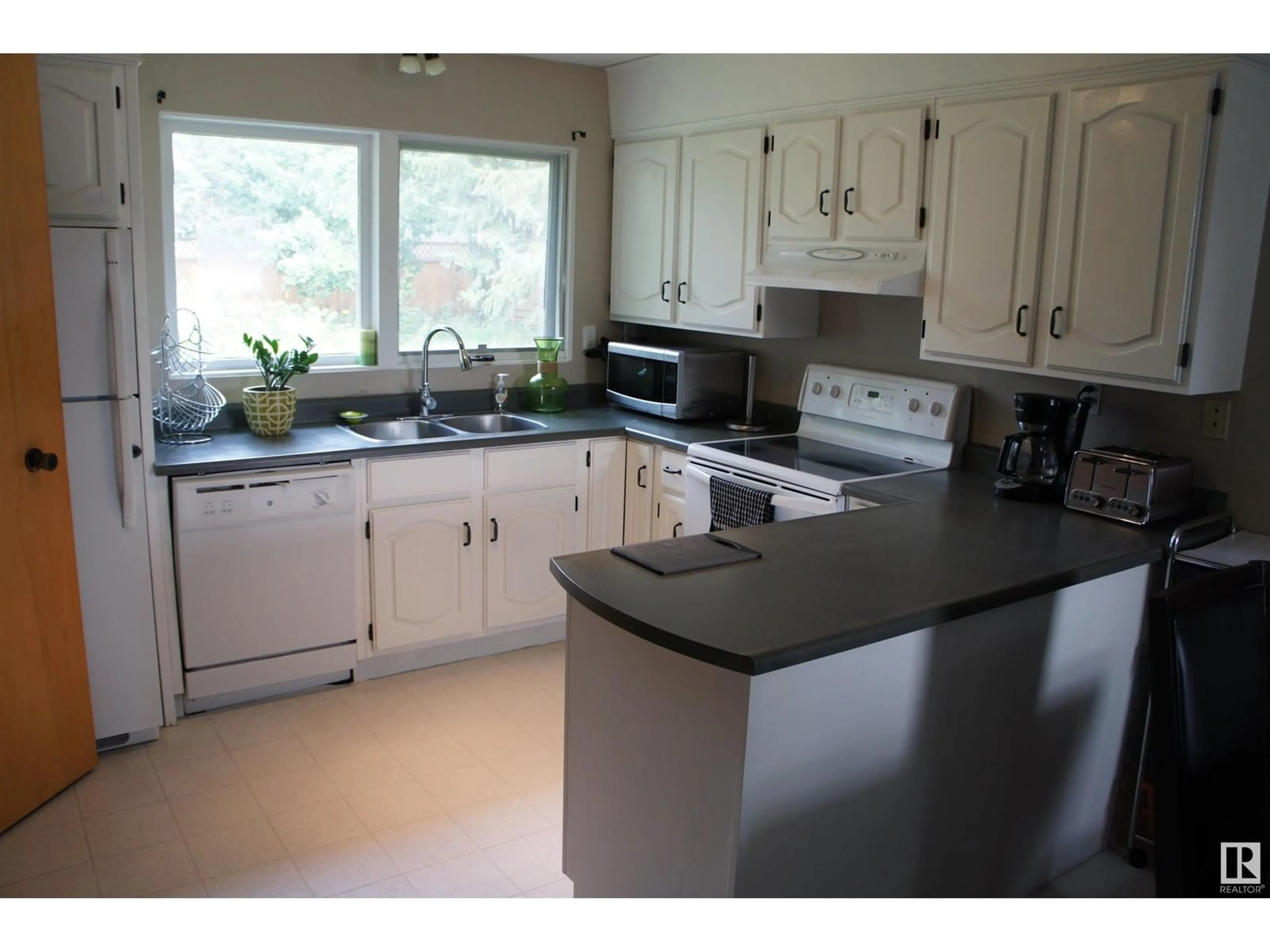 Standard kitchen, unknown for 867 ALDER AV, Sherwood Park Alberta T8A1V4