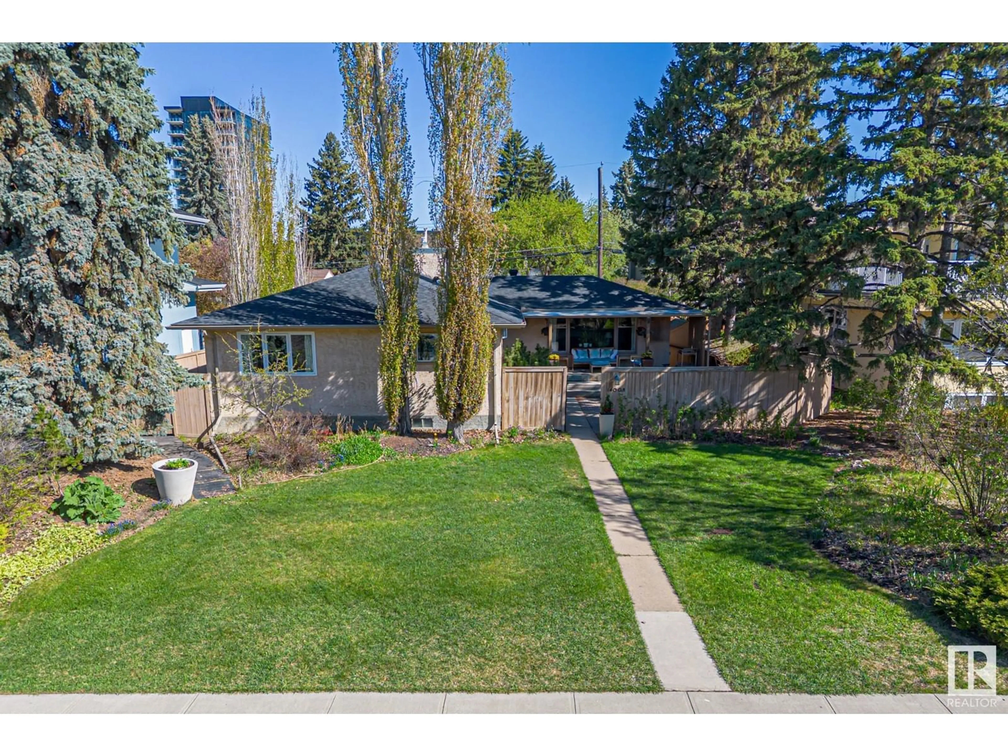 A pic from outside/outdoor area/front of a property/back of a property/a pic from drone, street for 14008 101 AV NW, Edmonton Alberta T5N0K2