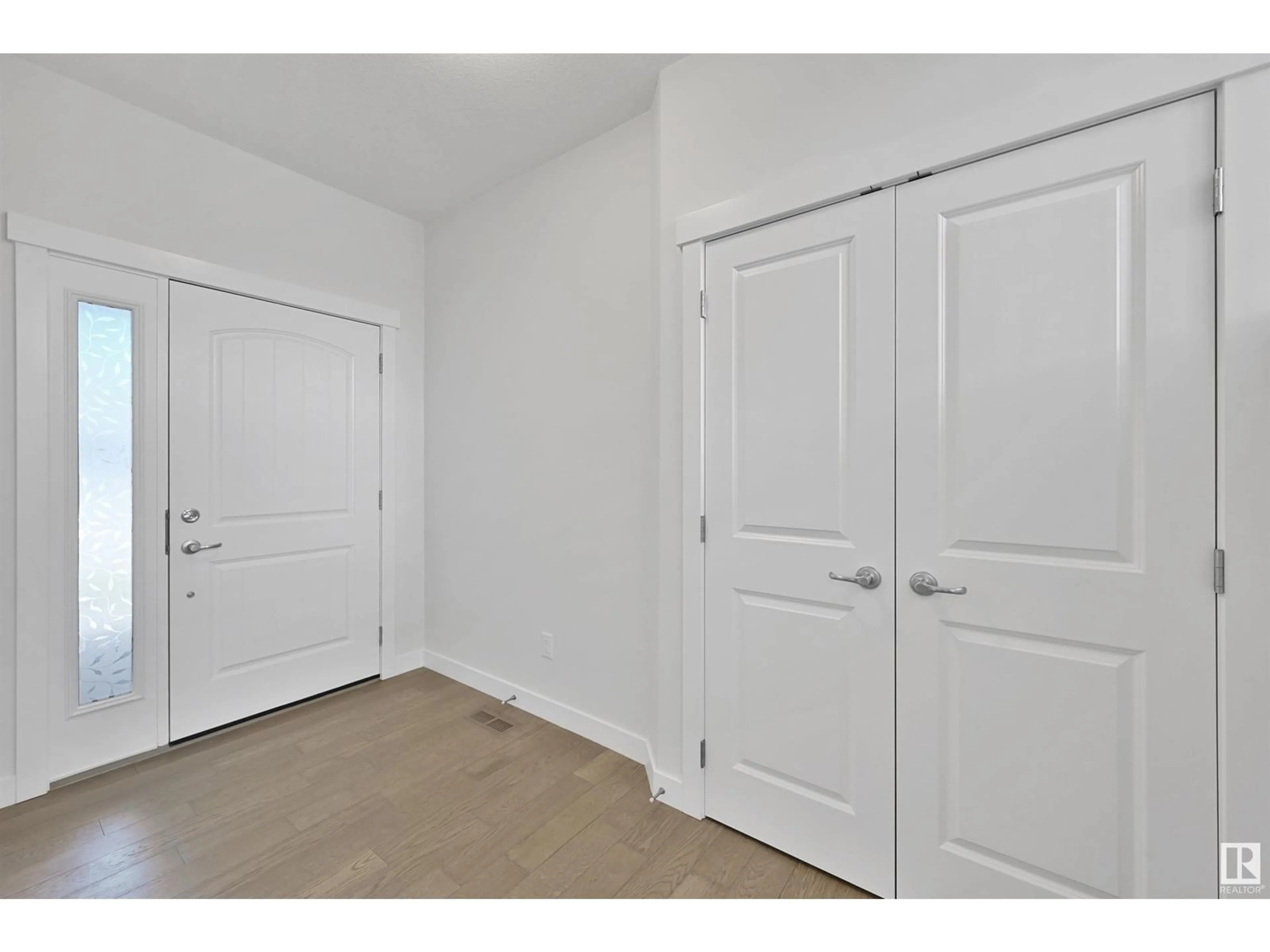Indoor entryway for 5750 KEEPING CR, Edmonton Alberta T6W0S5