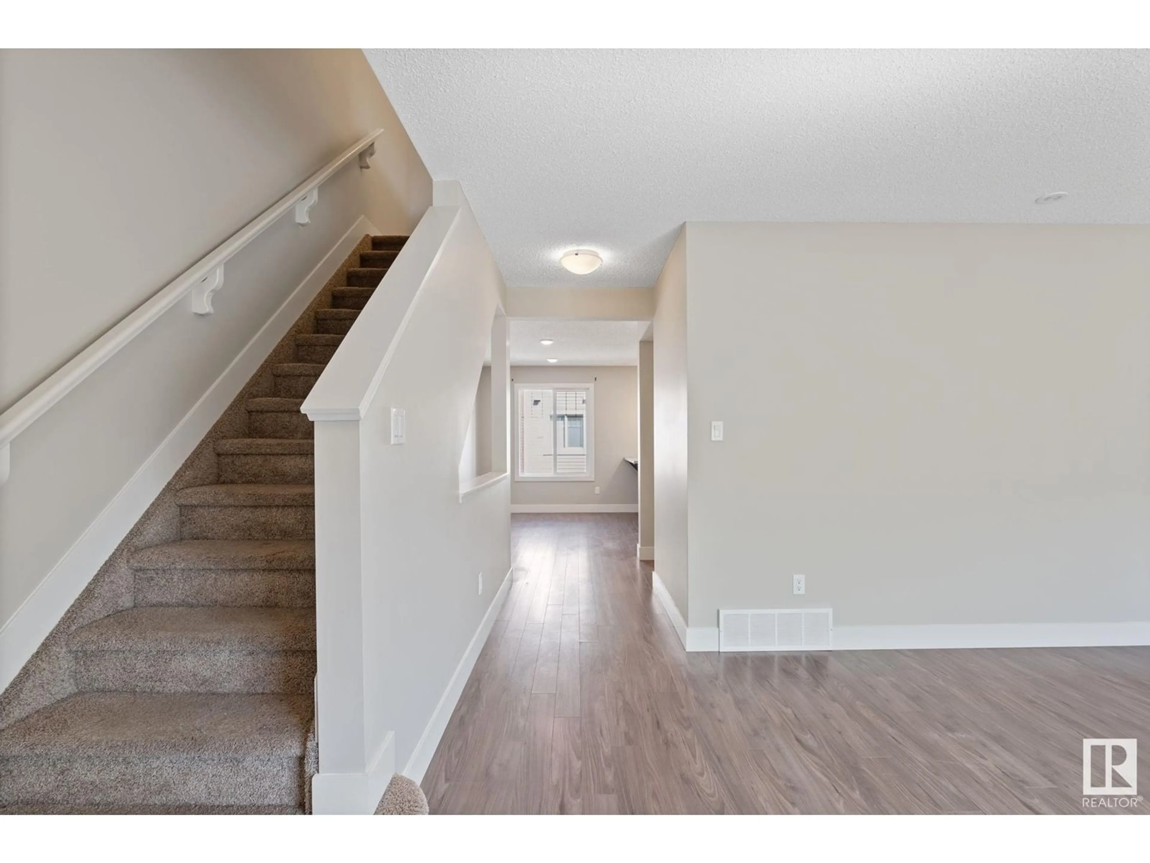 Indoor entryway for 38 CLAREVIEW RD, Edmonton Alberta T5A0Z6