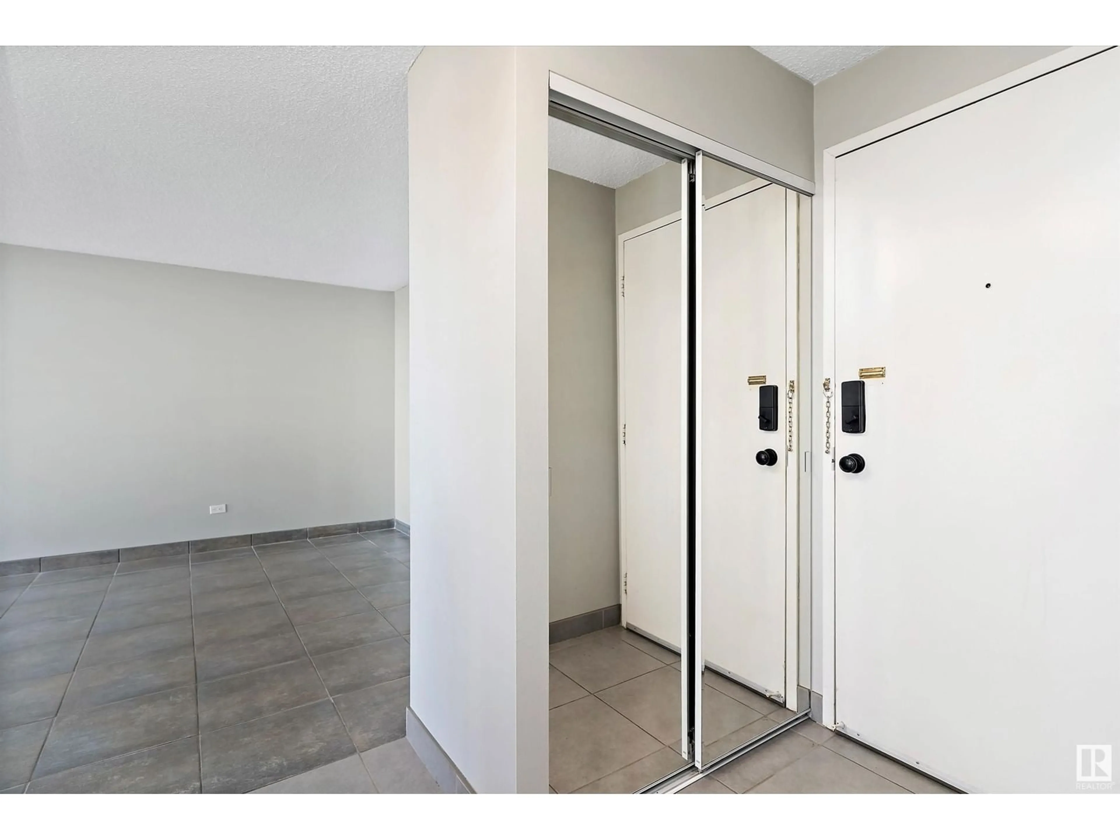 Indoor foyer for #1504 - 10135 SASKATCHEWAN DR, Edmonton Alberta T6E4Y9