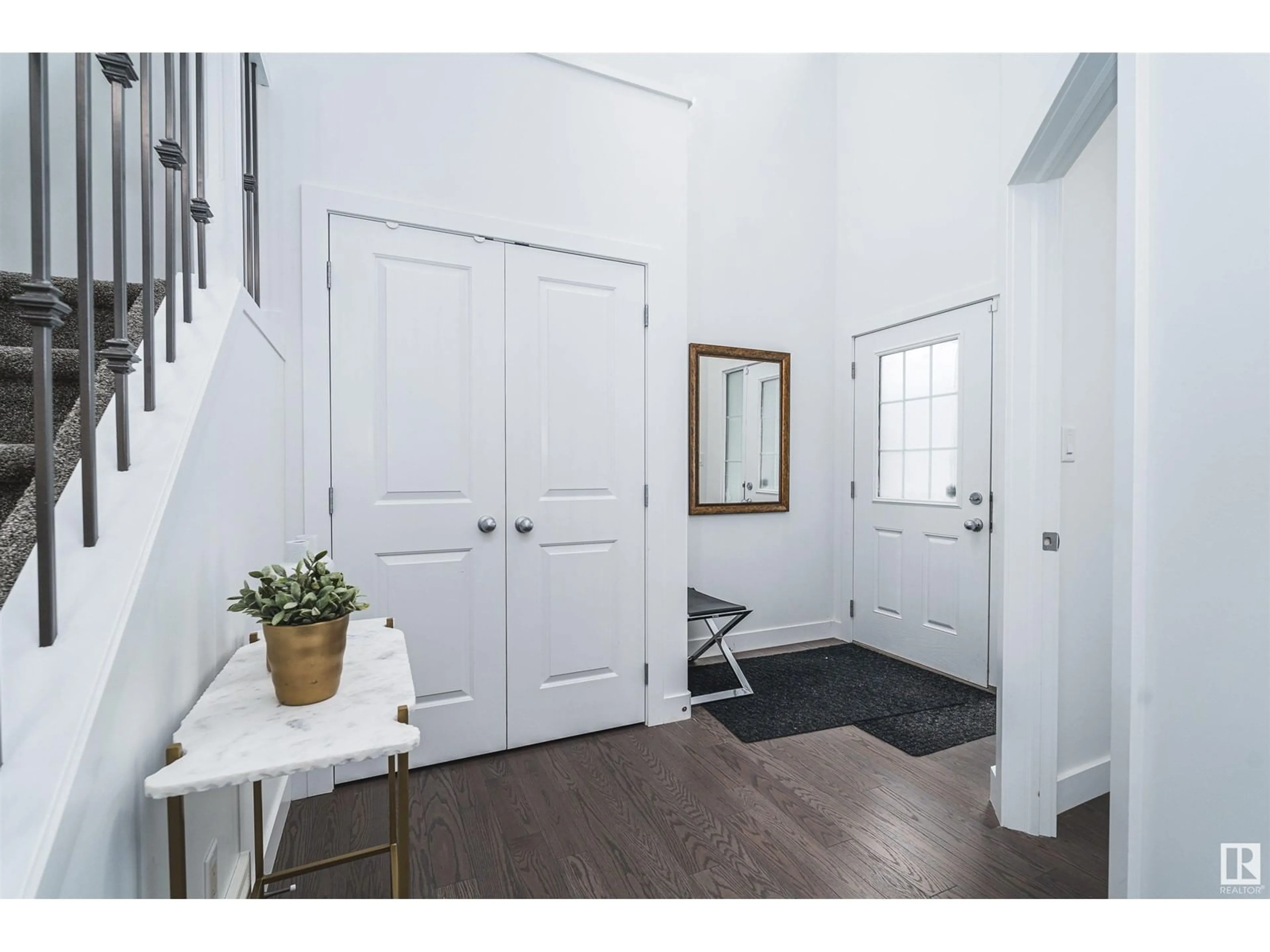 Indoor entryway for 3609 KESWICK BV, Edmonton Alberta T6W3S5
