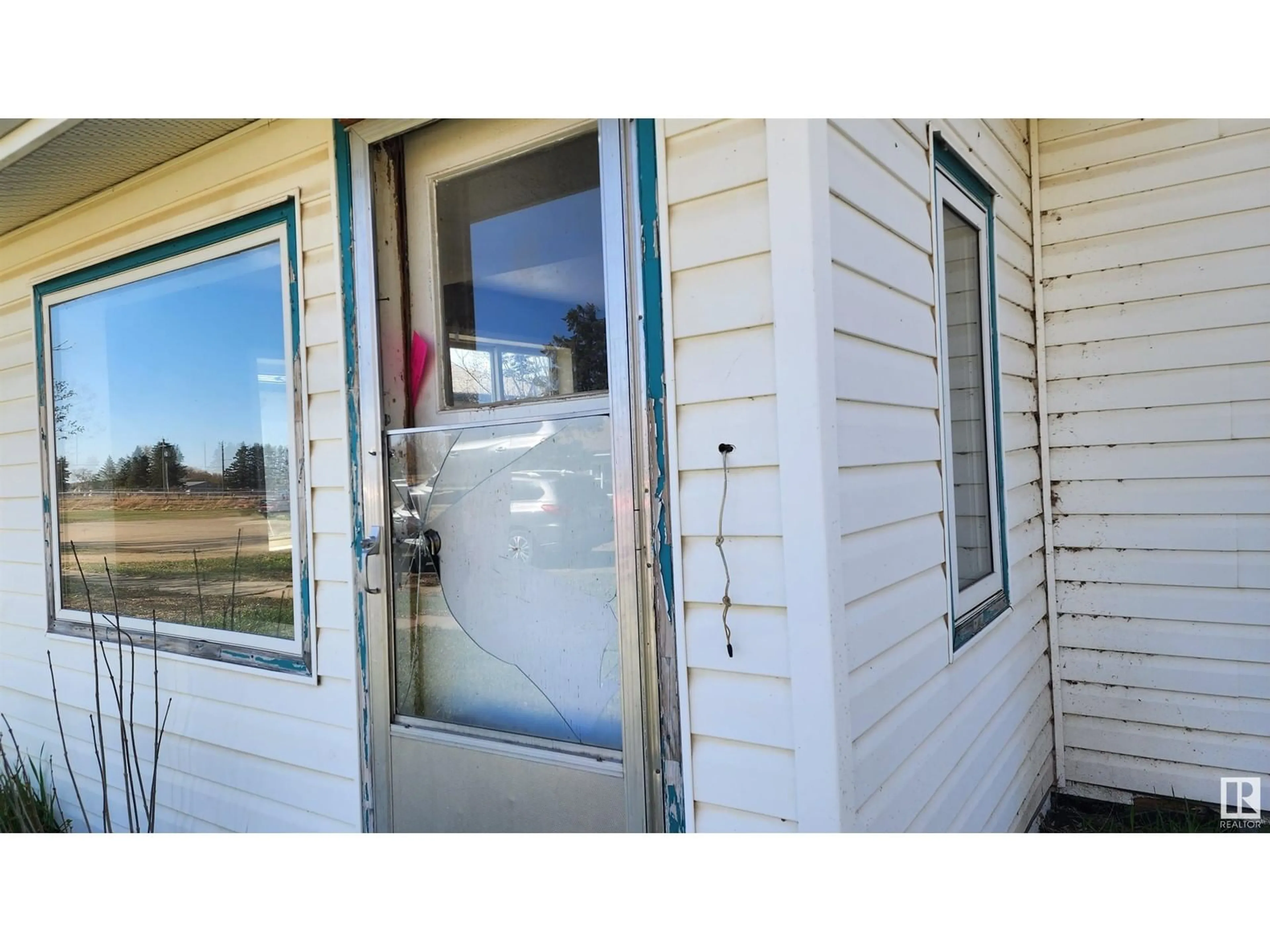 Unknown for 5012 51 ST, Mannville Alberta T0B2W0