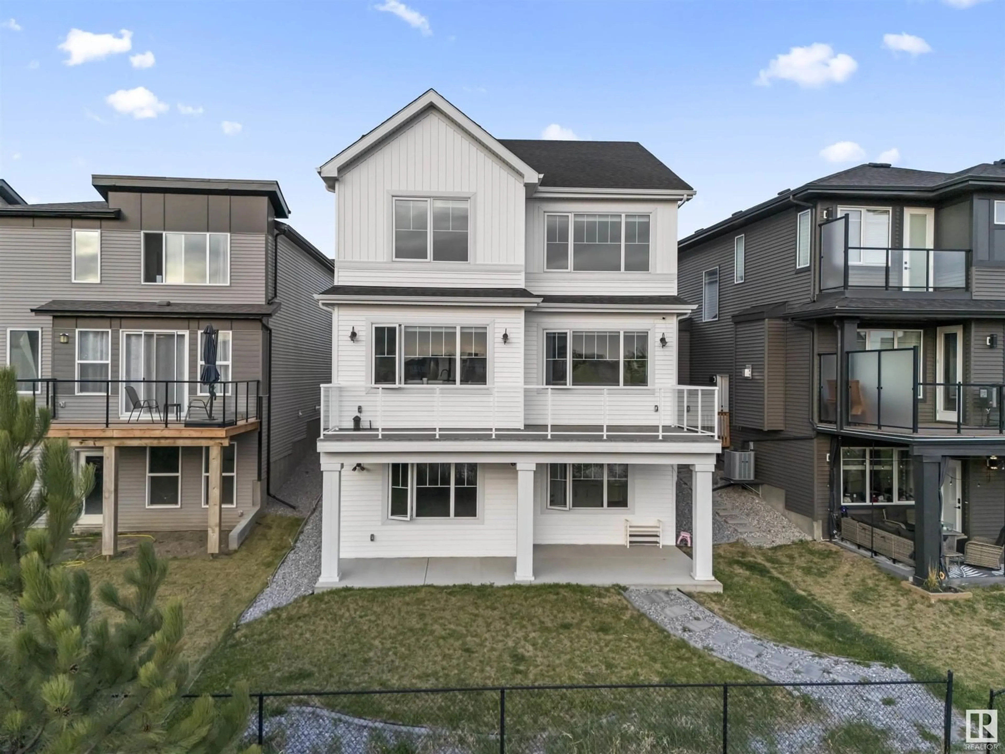 A pic from outside/outdoor area/front of a property/back of a property/a pic from drone, unknown for 3228 PARKER LO SW, Edmonton Alberta T6W4R8