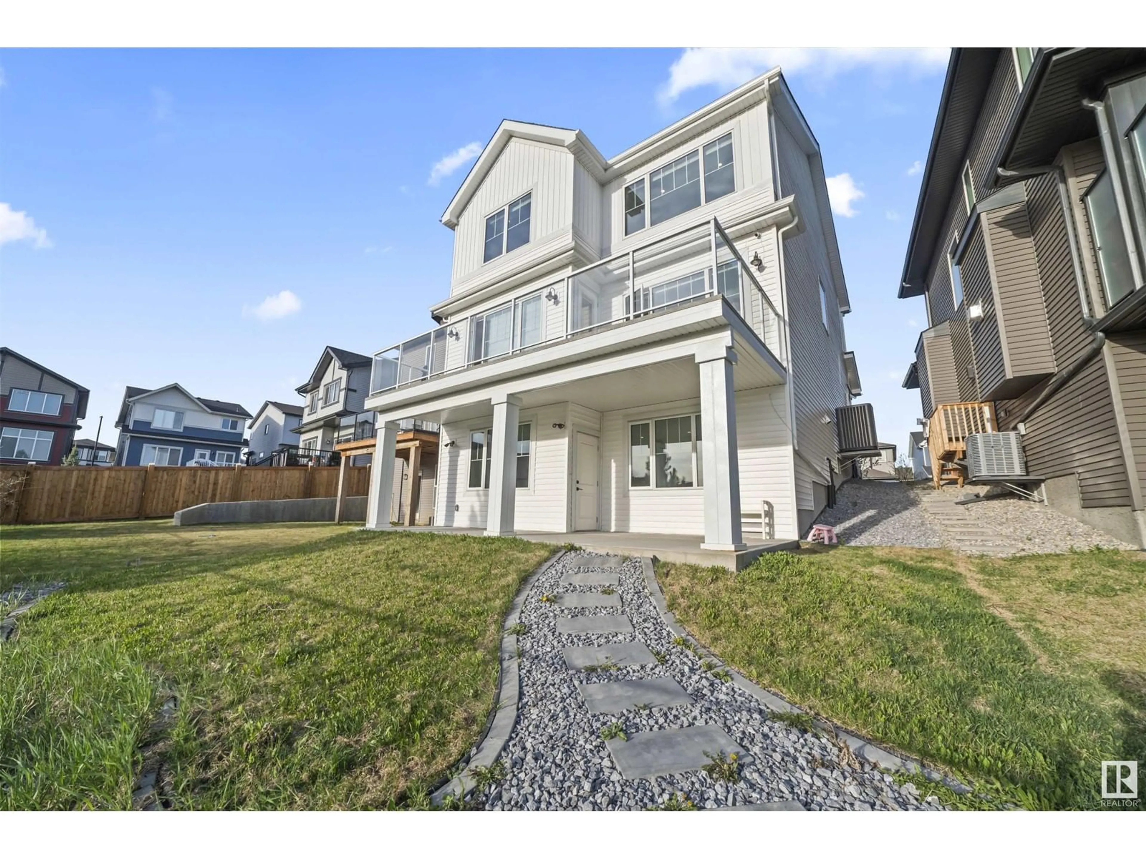 Home with vinyl exterior material, unknown for 3228 PARKER LO SW, Edmonton Alberta T6W4R8