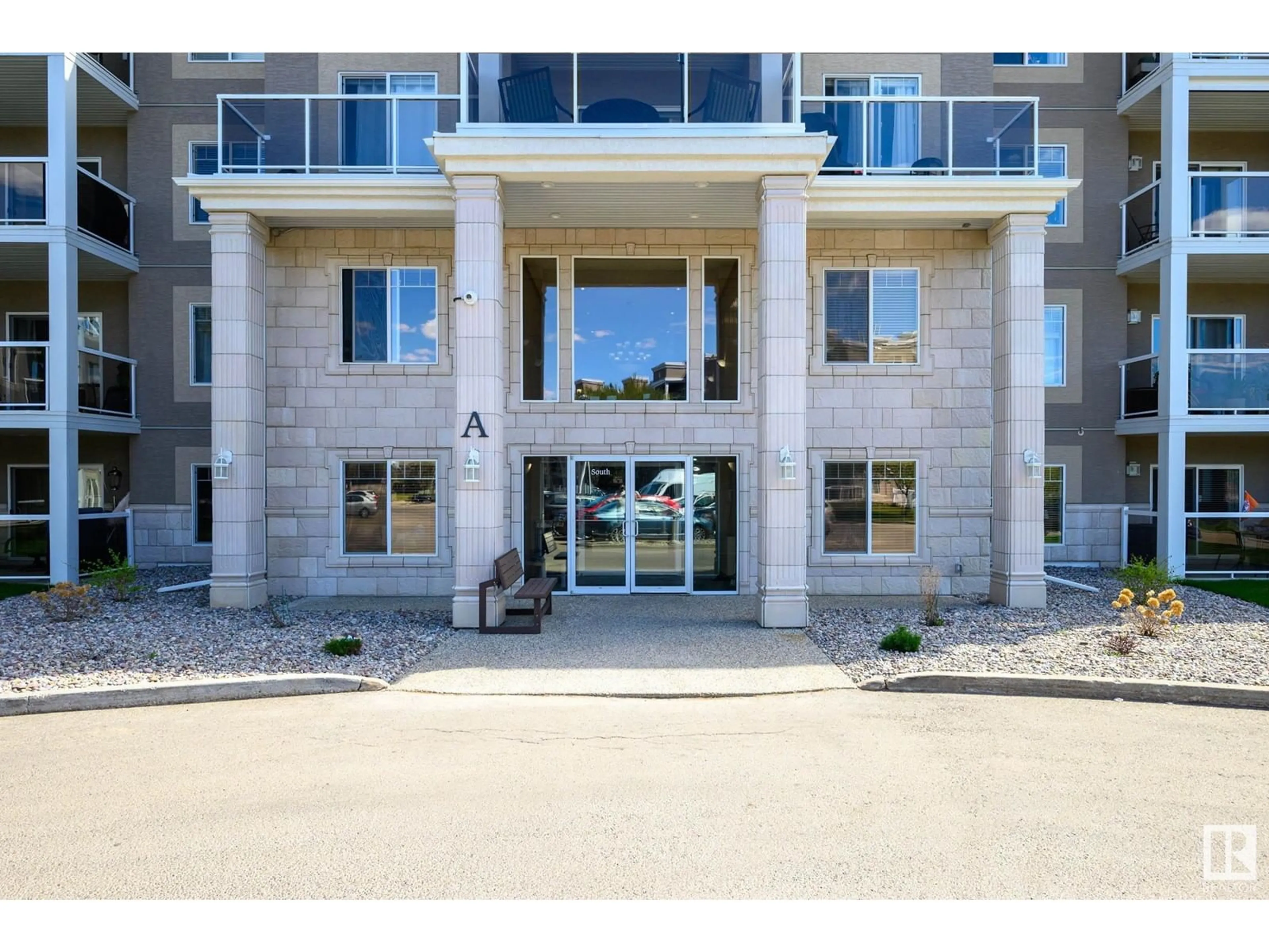 Indoor foyer for 129 78A MCKENNEY AV, St. Albert Alberta T8N7E6