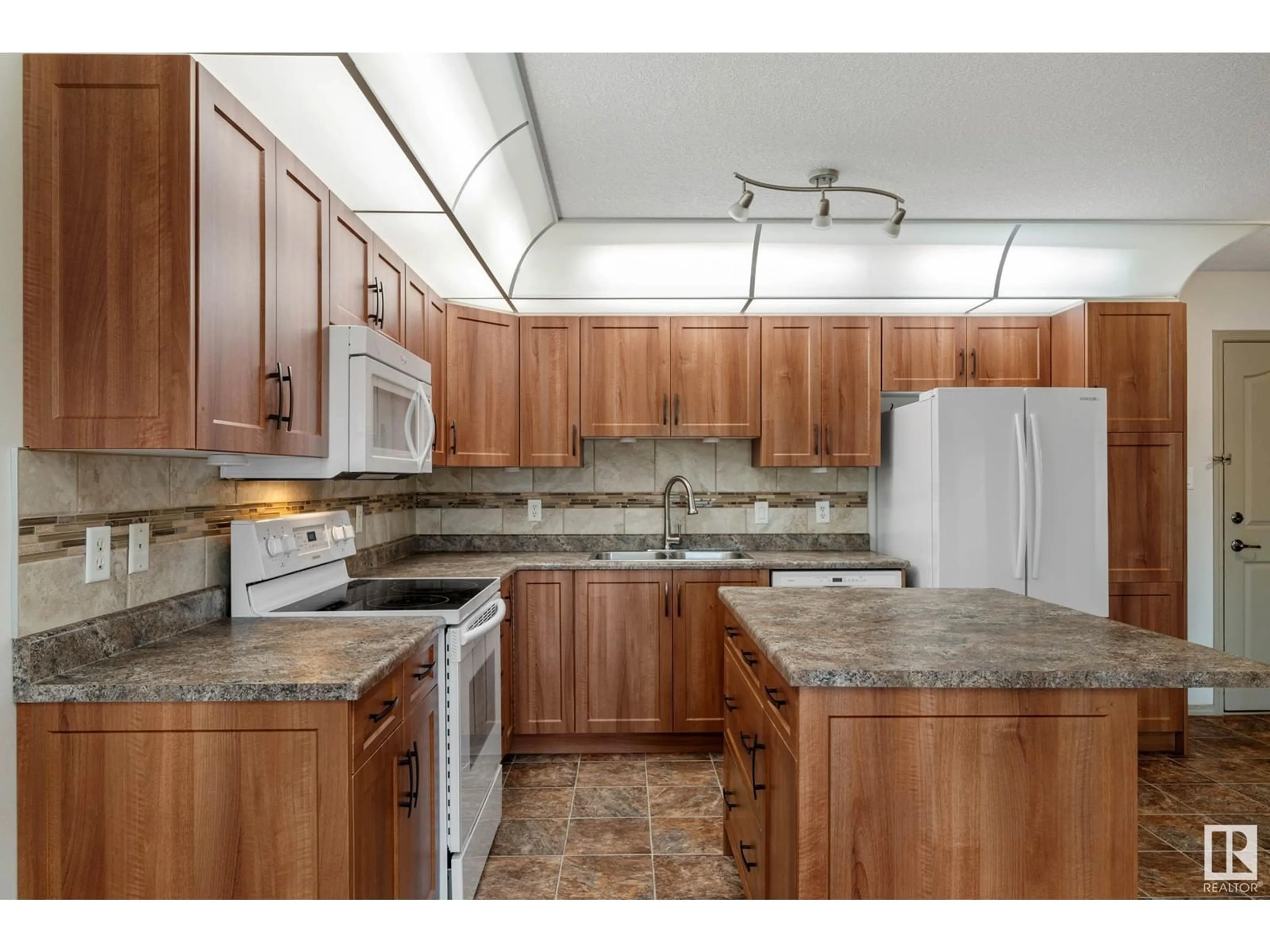 Standard kitchen, ceramic/tile floor for 129 78A MCKENNEY AV, St. Albert Alberta T8N7E6