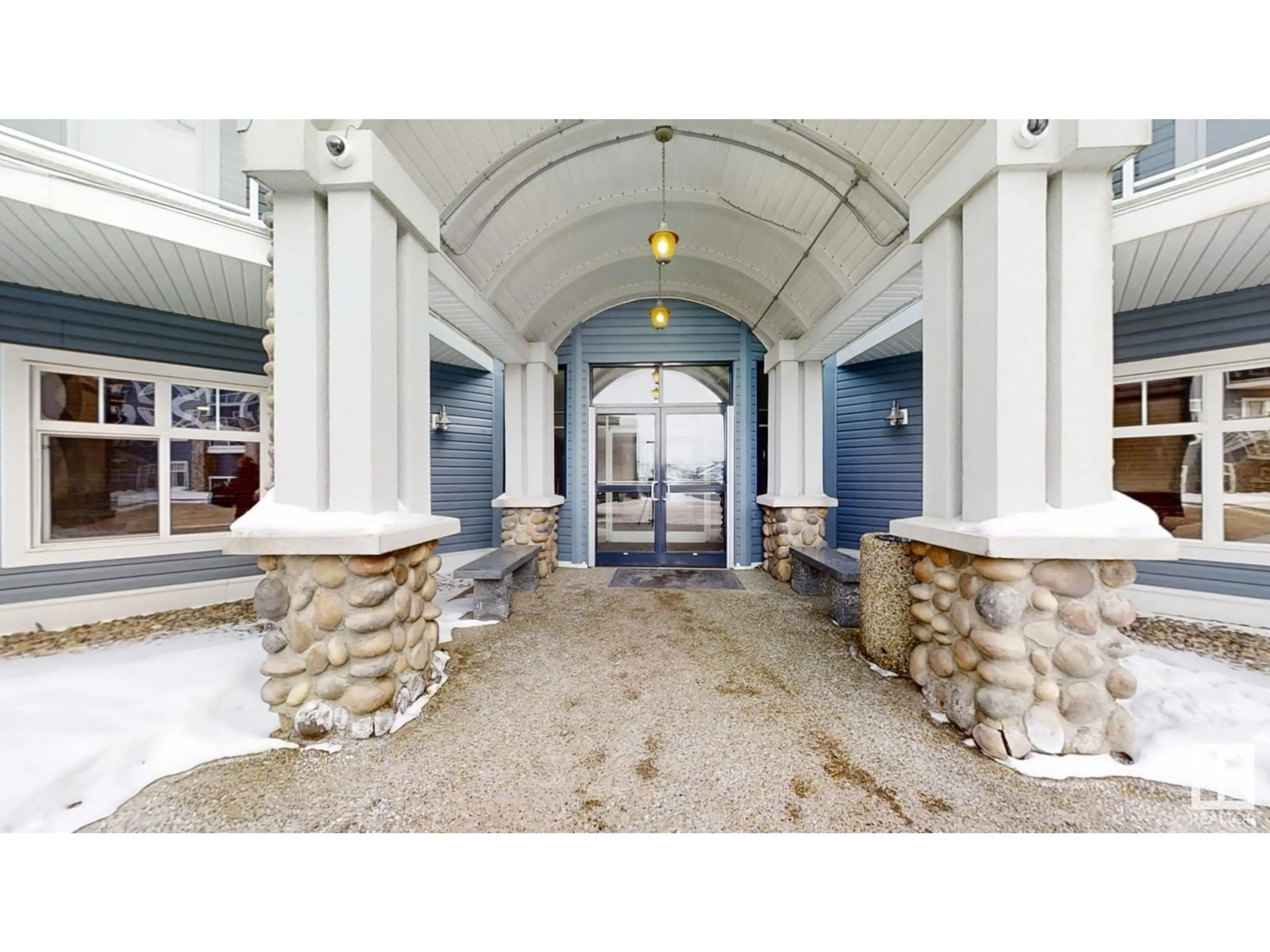 Indoor foyer for 135 16035 132 ST NW, Edmonton Alberta T6V0B4