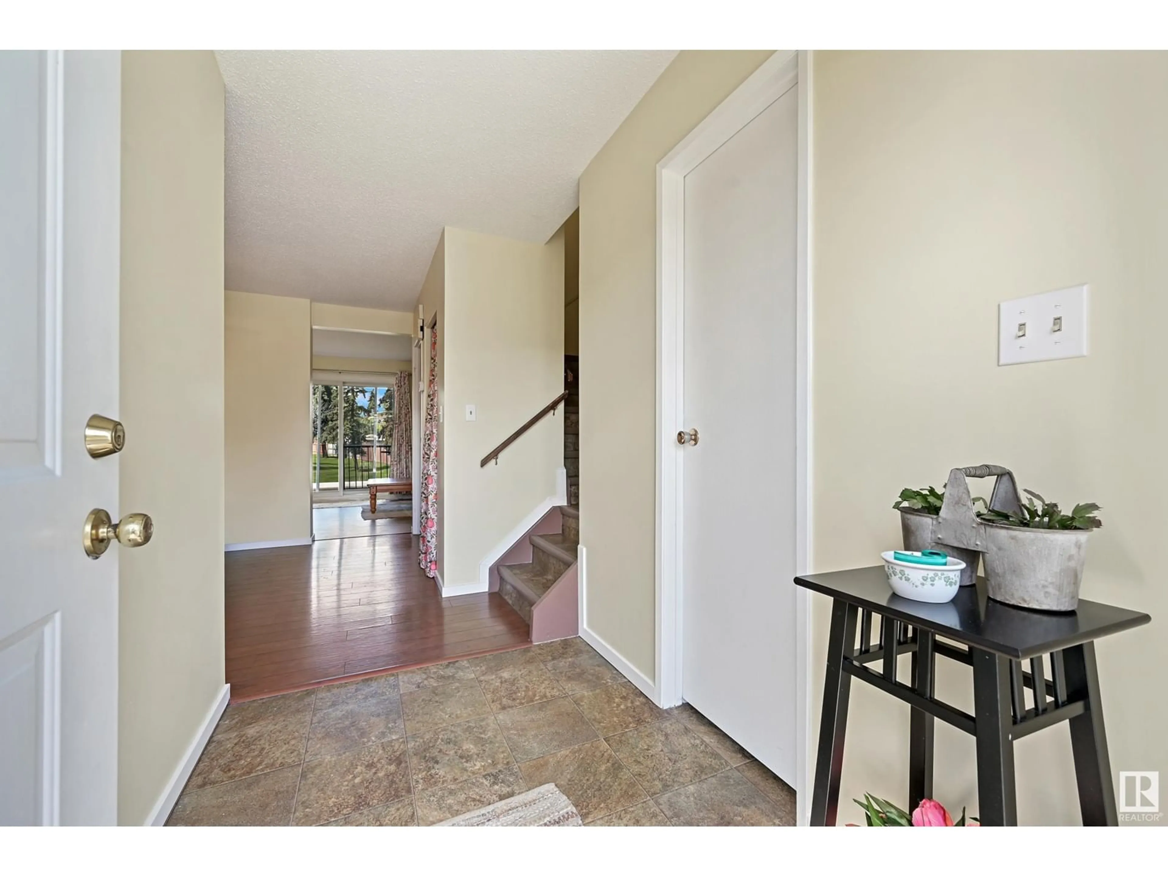 Indoor entryway for 9945 171 AV, Edmonton Alberta T5X4X2