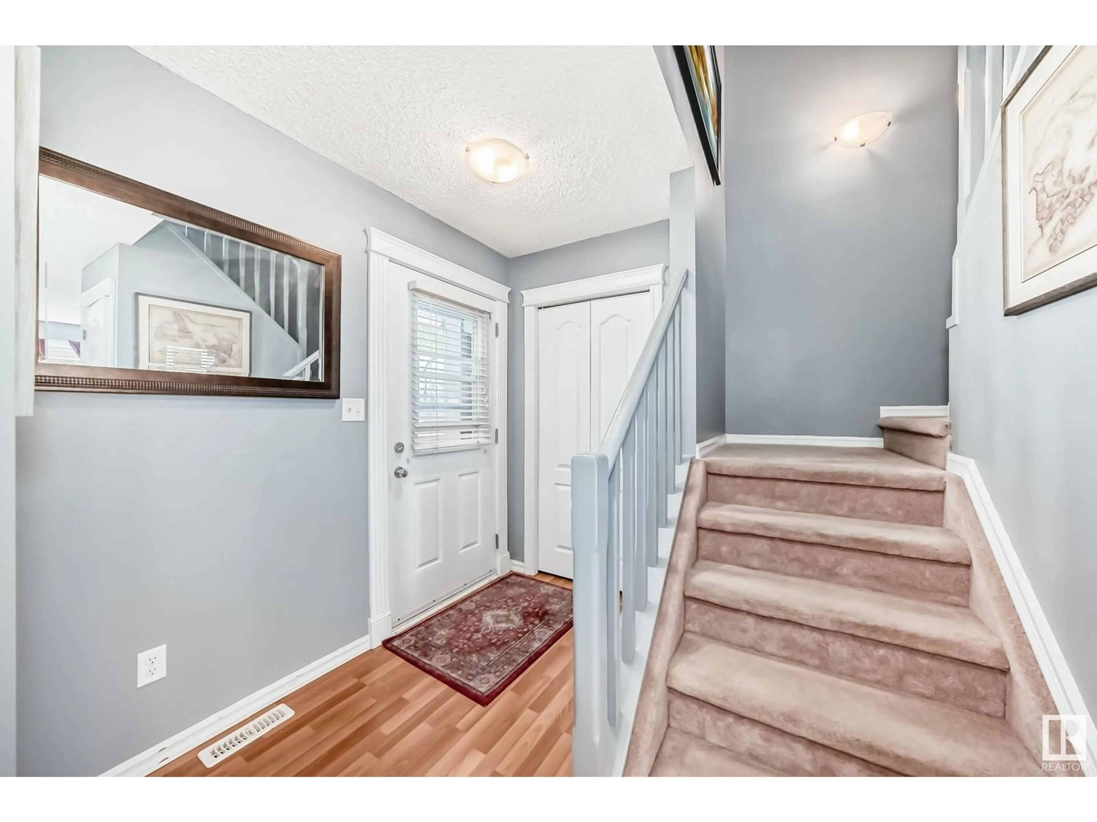 Indoor entryway for 3220 25 ST, Edmonton Alberta T6T1Z6