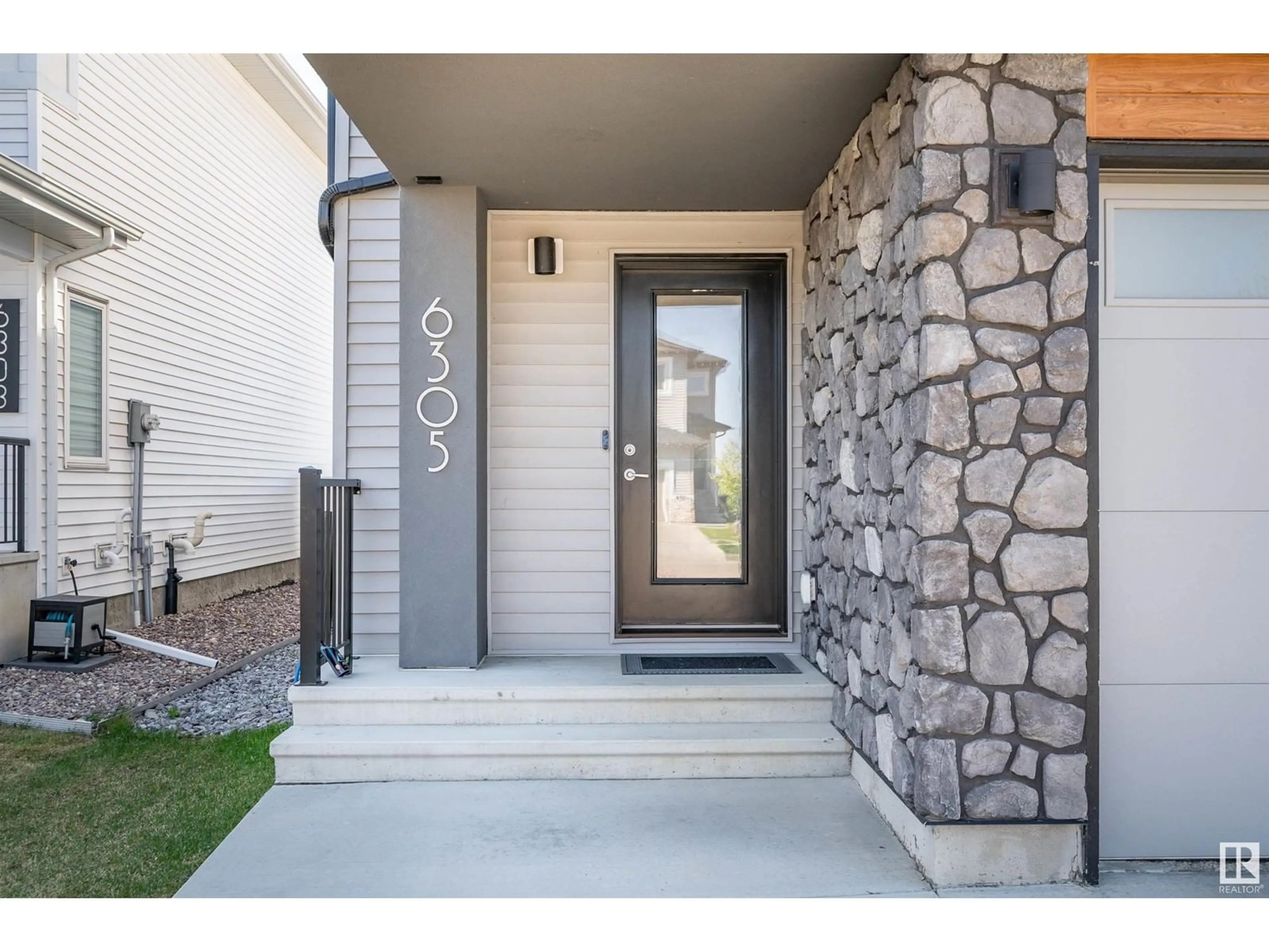 Indoor entryway for 6305 47 AV, Beaumont Alberta T4X2M5