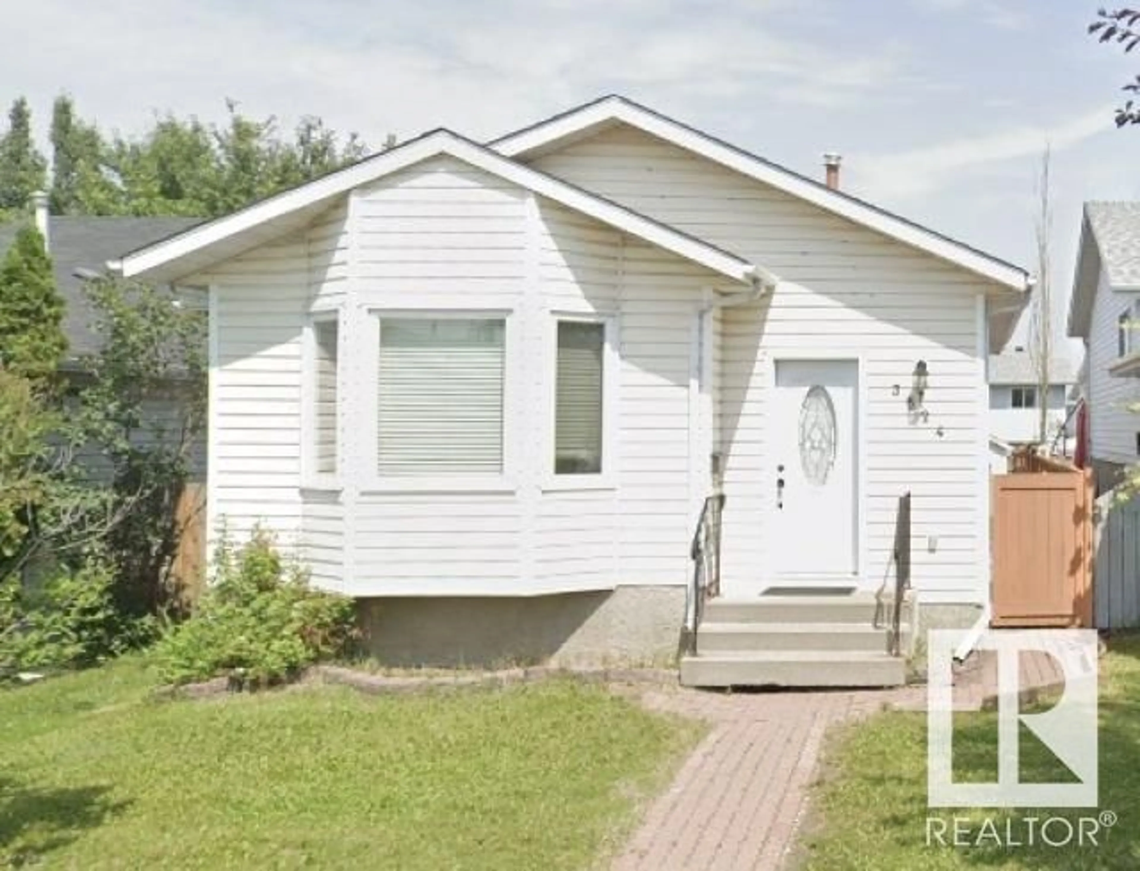 Home with vinyl exterior material, street for 3524 44A AV, Edmonton Alberta T6L6K6