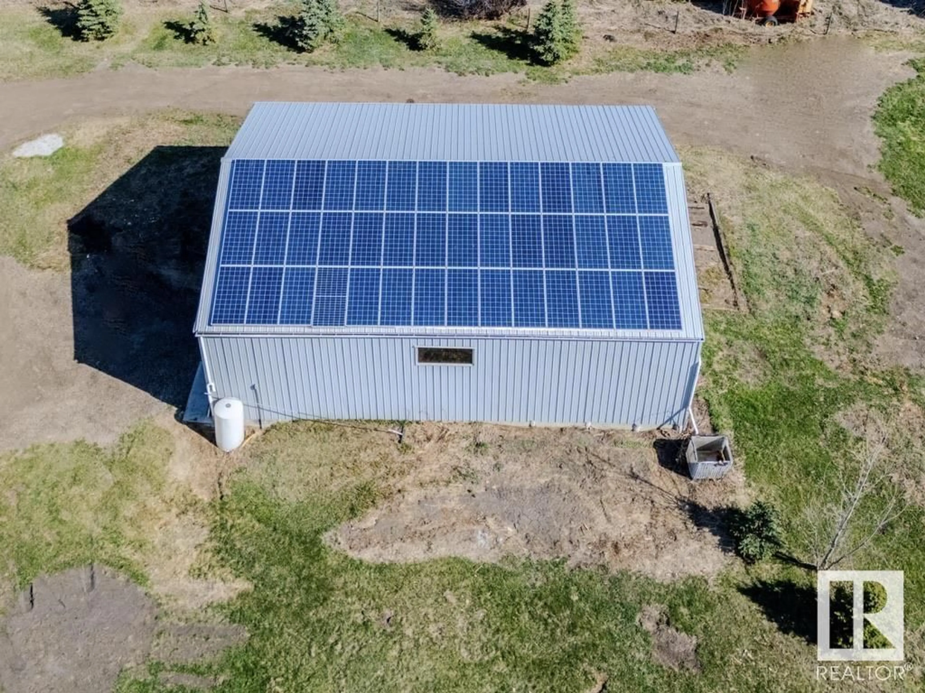 A pic from outside/outdoor area/front of a property/back of a property/a pic from drone, building for 52229 RGE ROAD 225, Rural Strathcona County Alberta T8C1C7