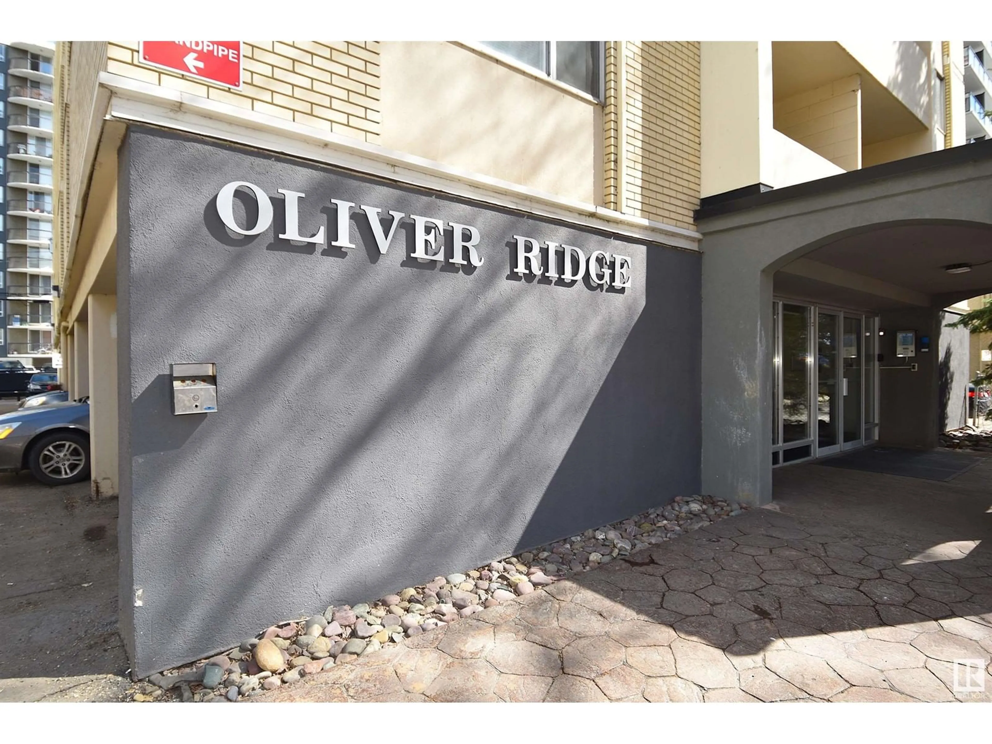 Indoor foyer for #608 - 10021 116 ST, Edmonton Alberta T5K1V5