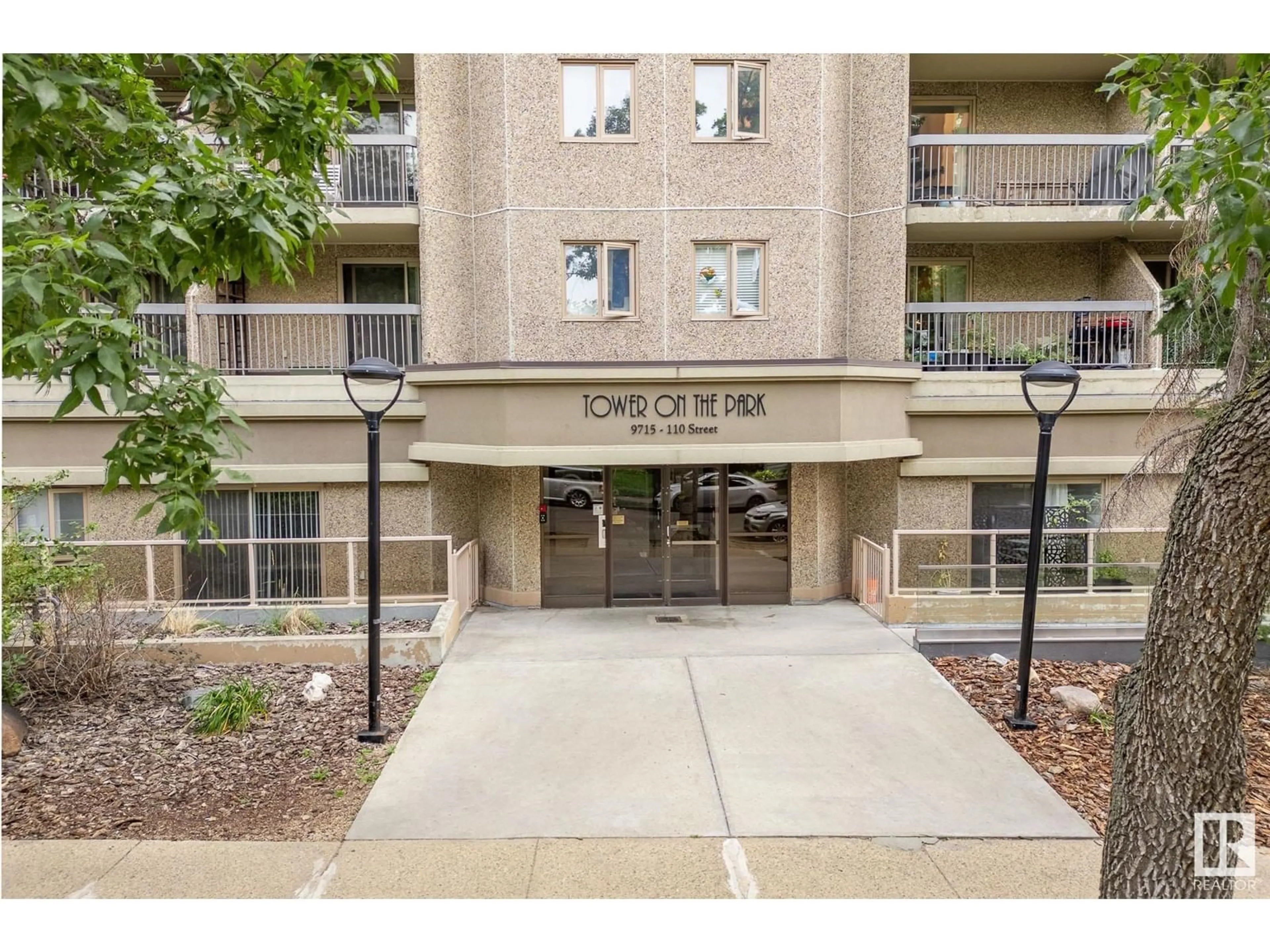 Indoor foyer for 9715 - 1108 110 ST, Edmonton Alberta T5K2M1