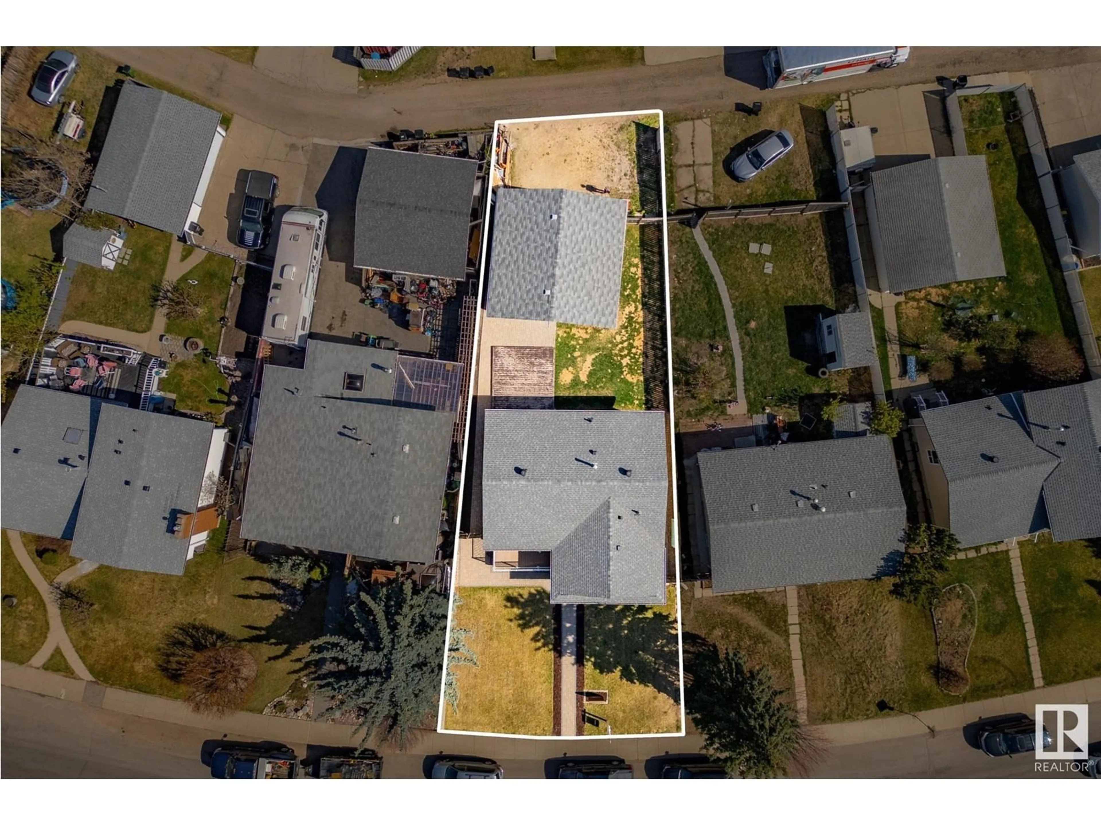 A pic from outside/outdoor area/front of a property/back of a property/a pic from drone, street for 359 KNOTTWOOD RD W, Edmonton Alberta T6K2G4