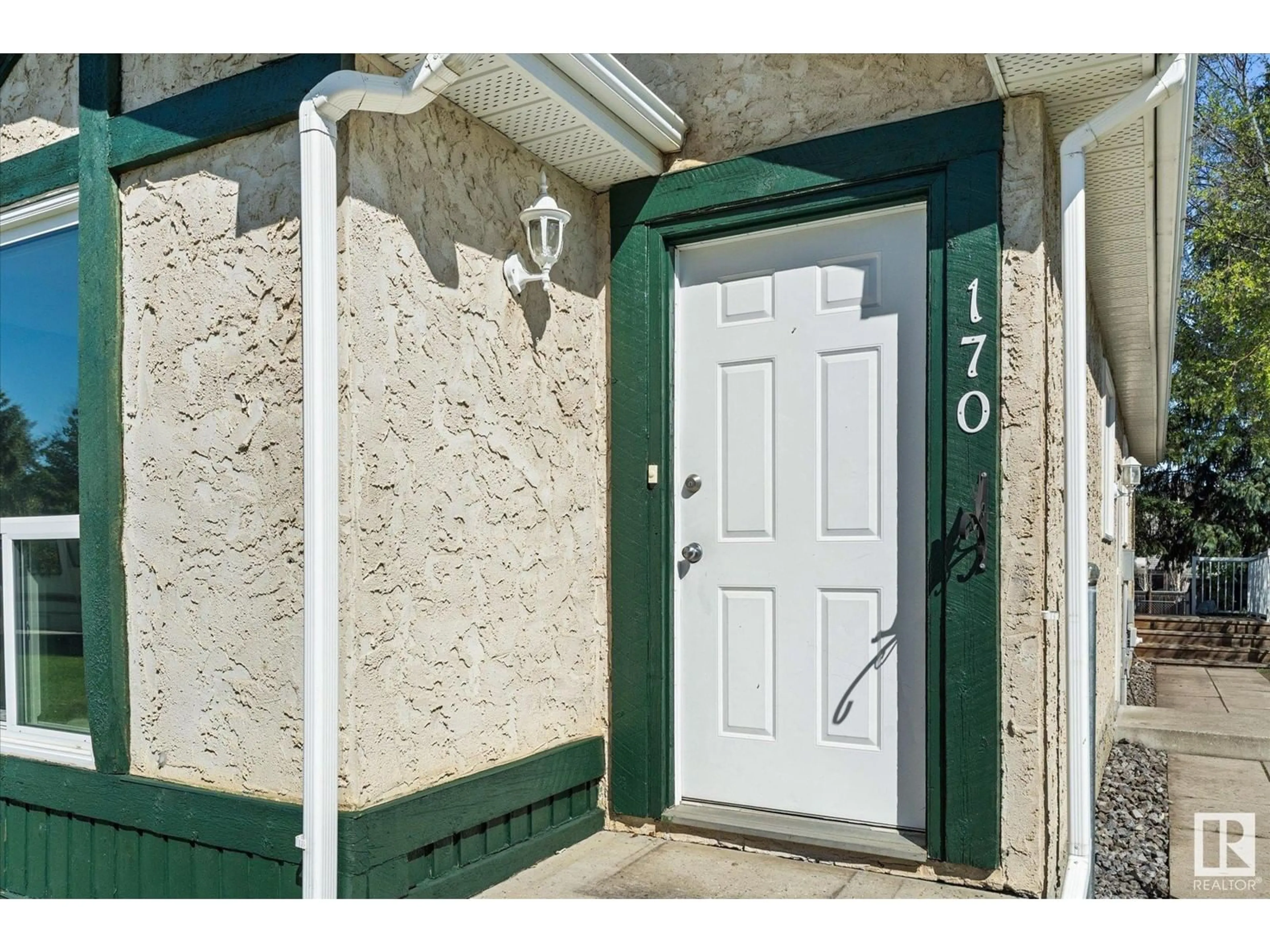 Indoor entryway for 170 GREENWOOD DR, Spruce Grove Alberta T7X1Y7