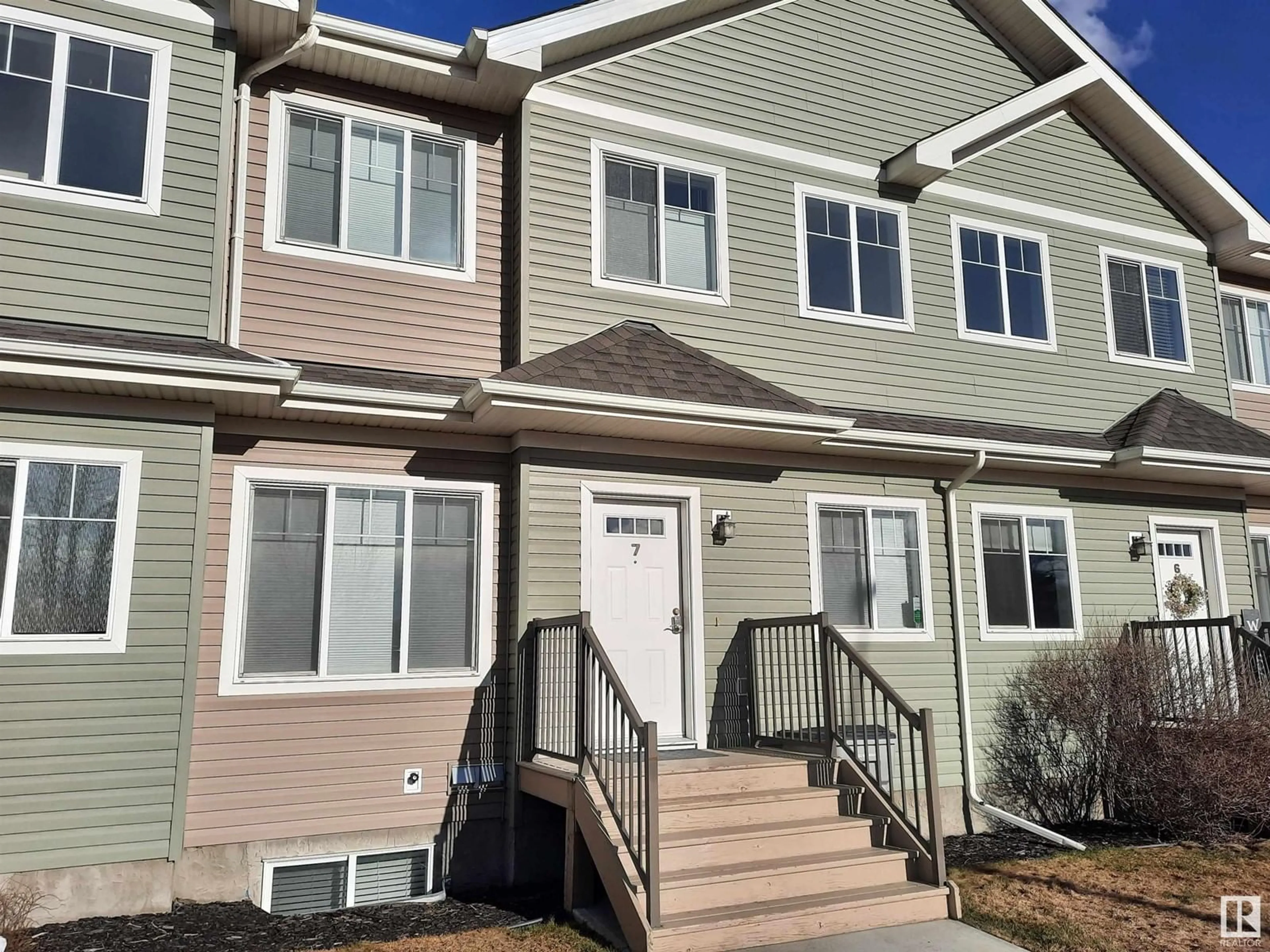 Home with vinyl exterior material, street for #7 - 300 QUEEN ST, Spruce Grove Alberta T7X2J1