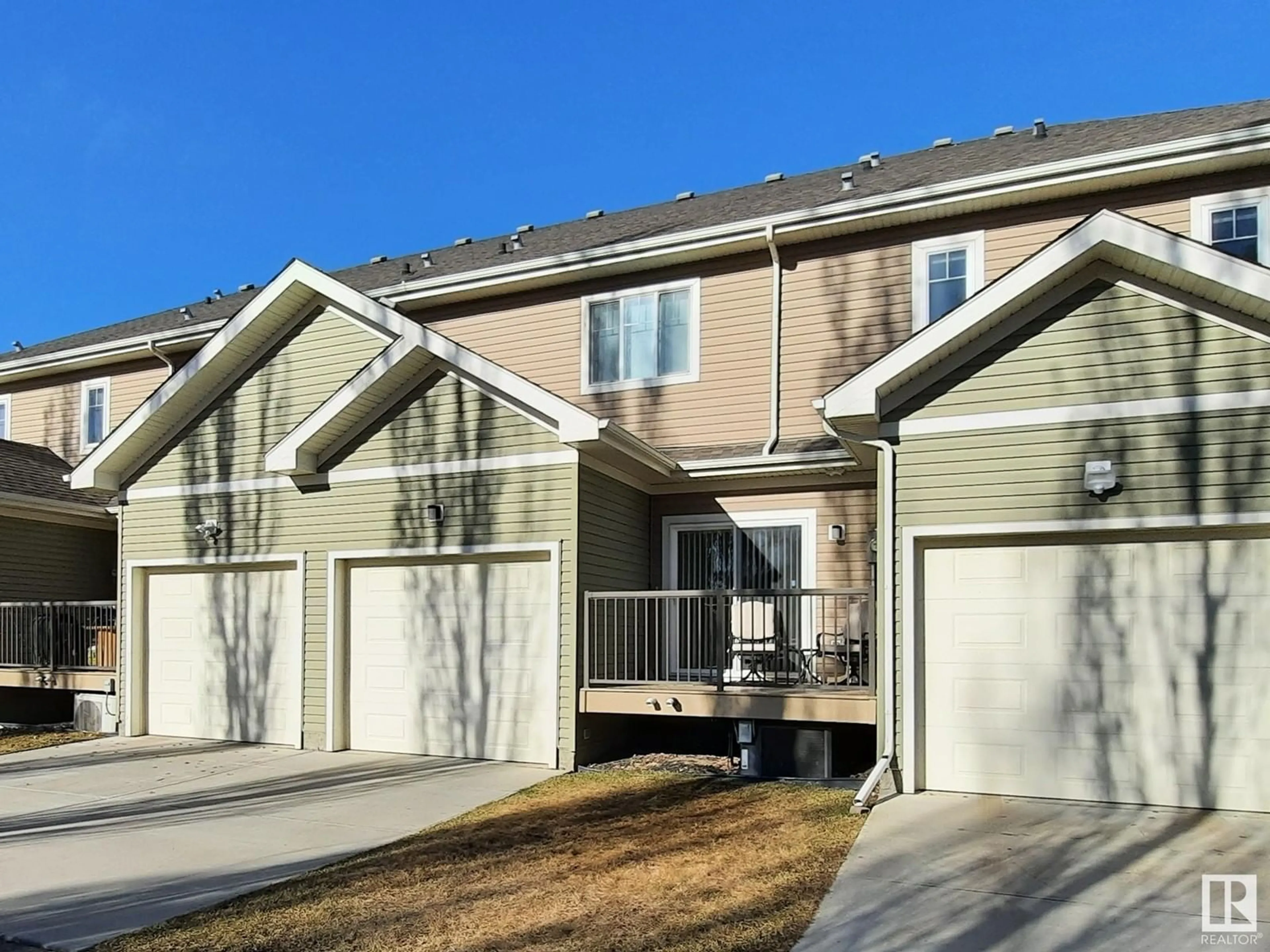 Home with vinyl exterior material, street for #7 - 300 QUEEN ST, Spruce Grove Alberta T7X2J1