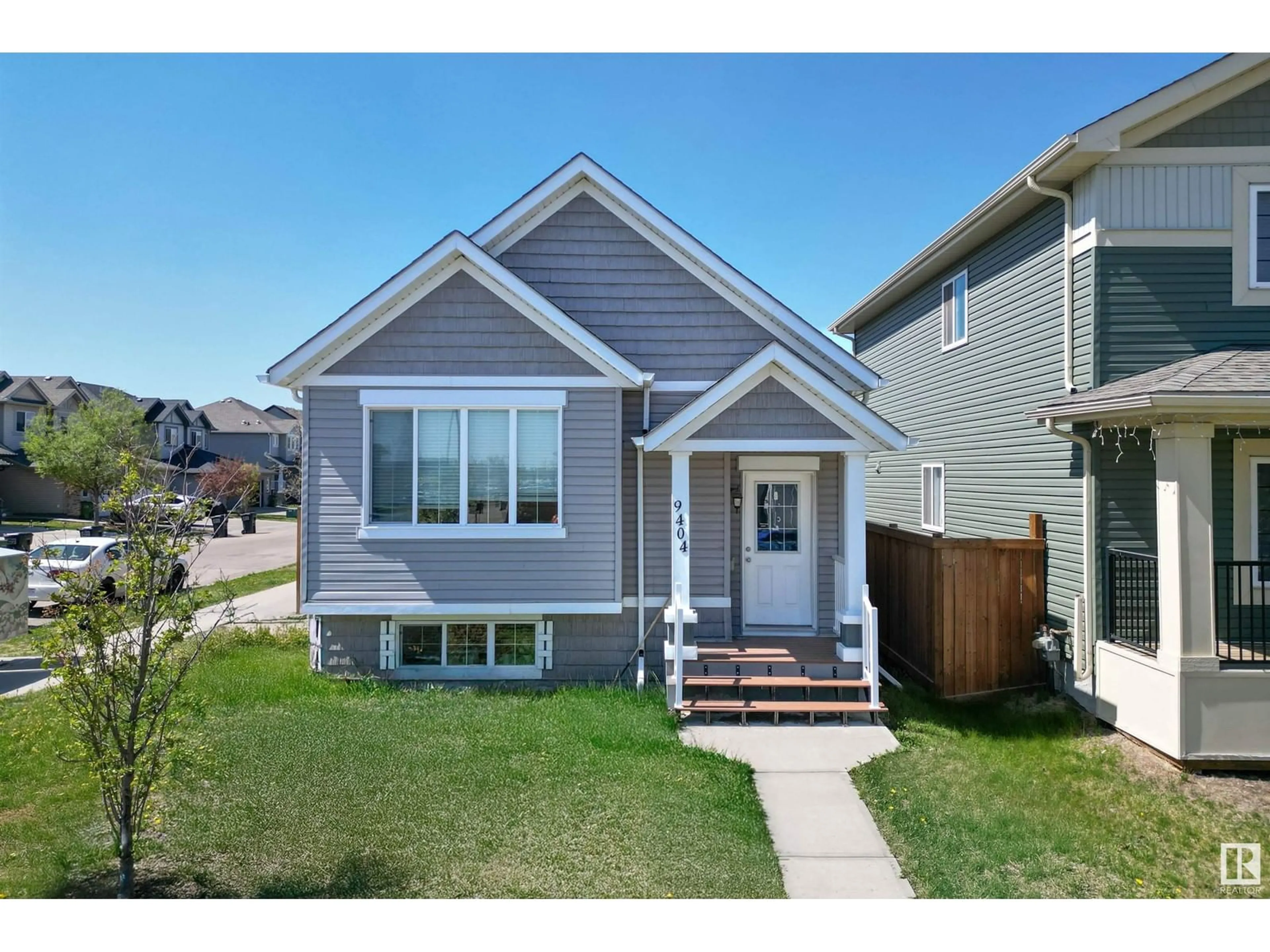 Home with vinyl exterior material, street for 9404 212 ST, Edmonton Alberta T5T5X8