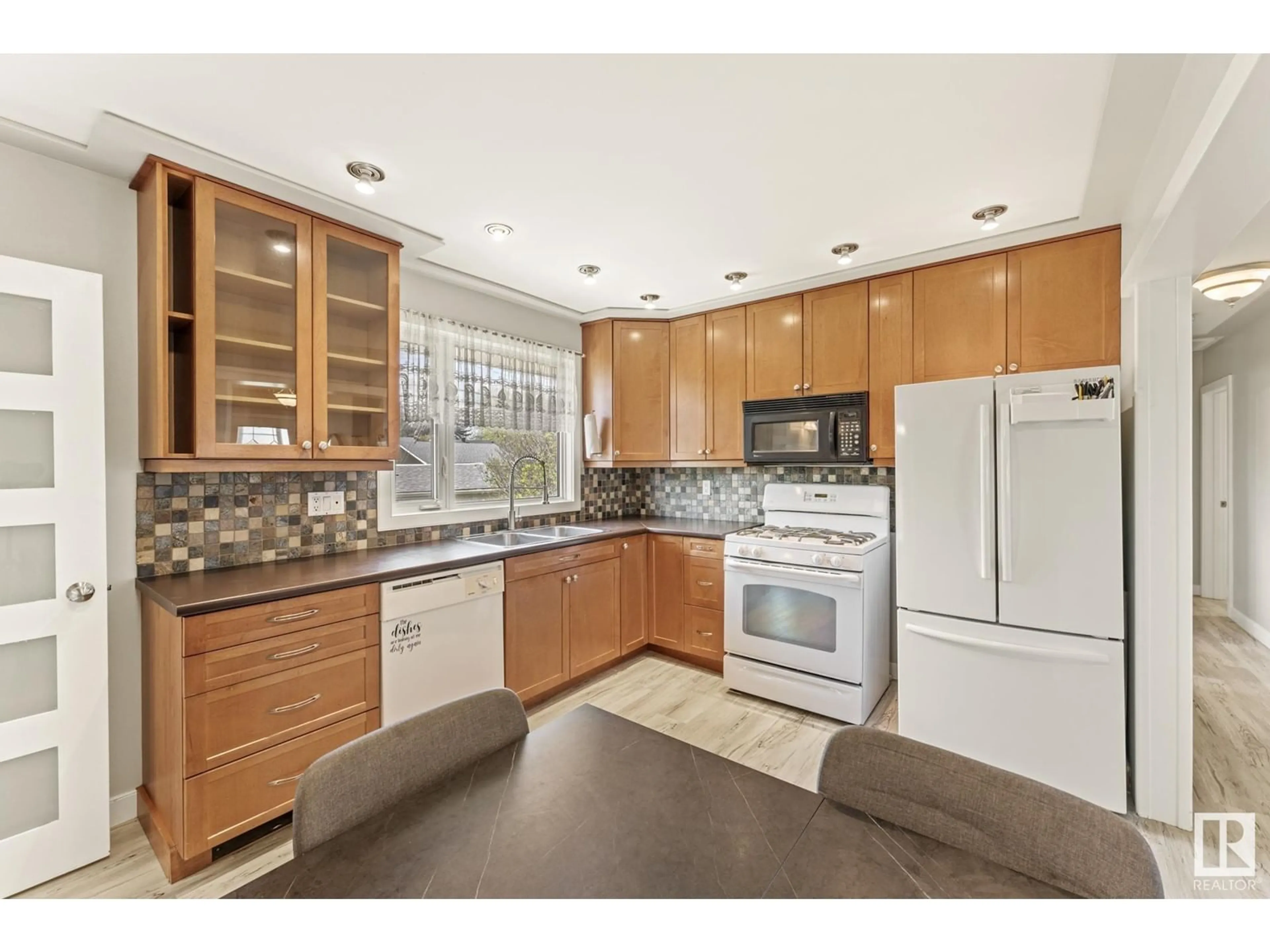 Unknown for 16427 105 AV NW, Edmonton Alberta T5P0V2