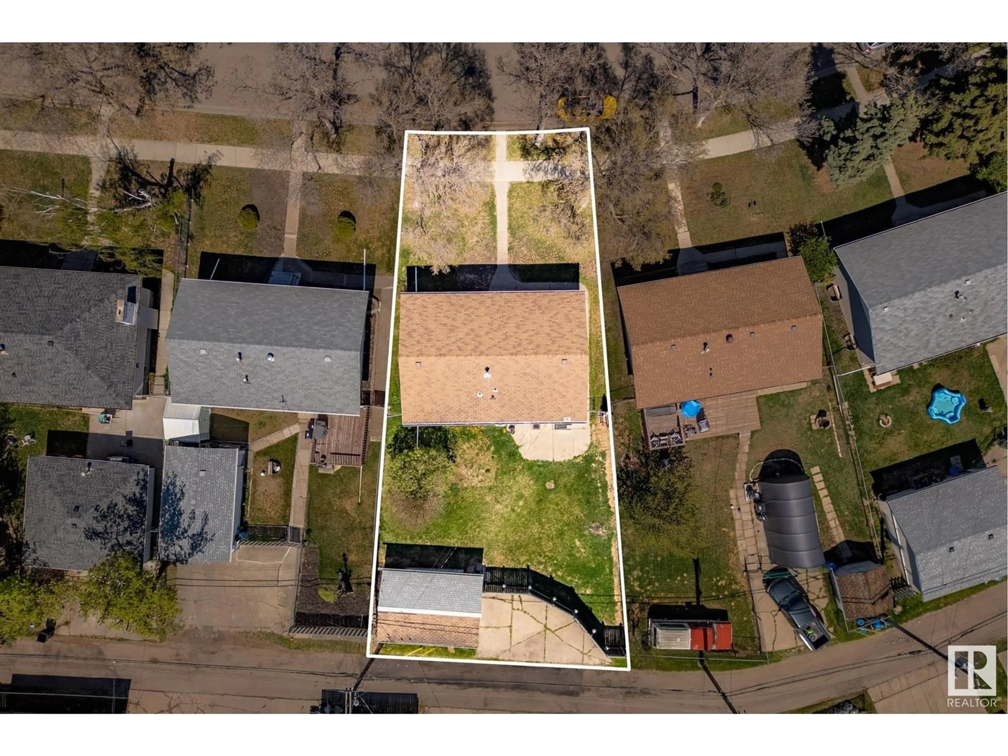 A pic from outside/outdoor area/front of a property/back of a property/a pic from drone, street for 16427 105 AV NW, Edmonton Alberta T5P0V2