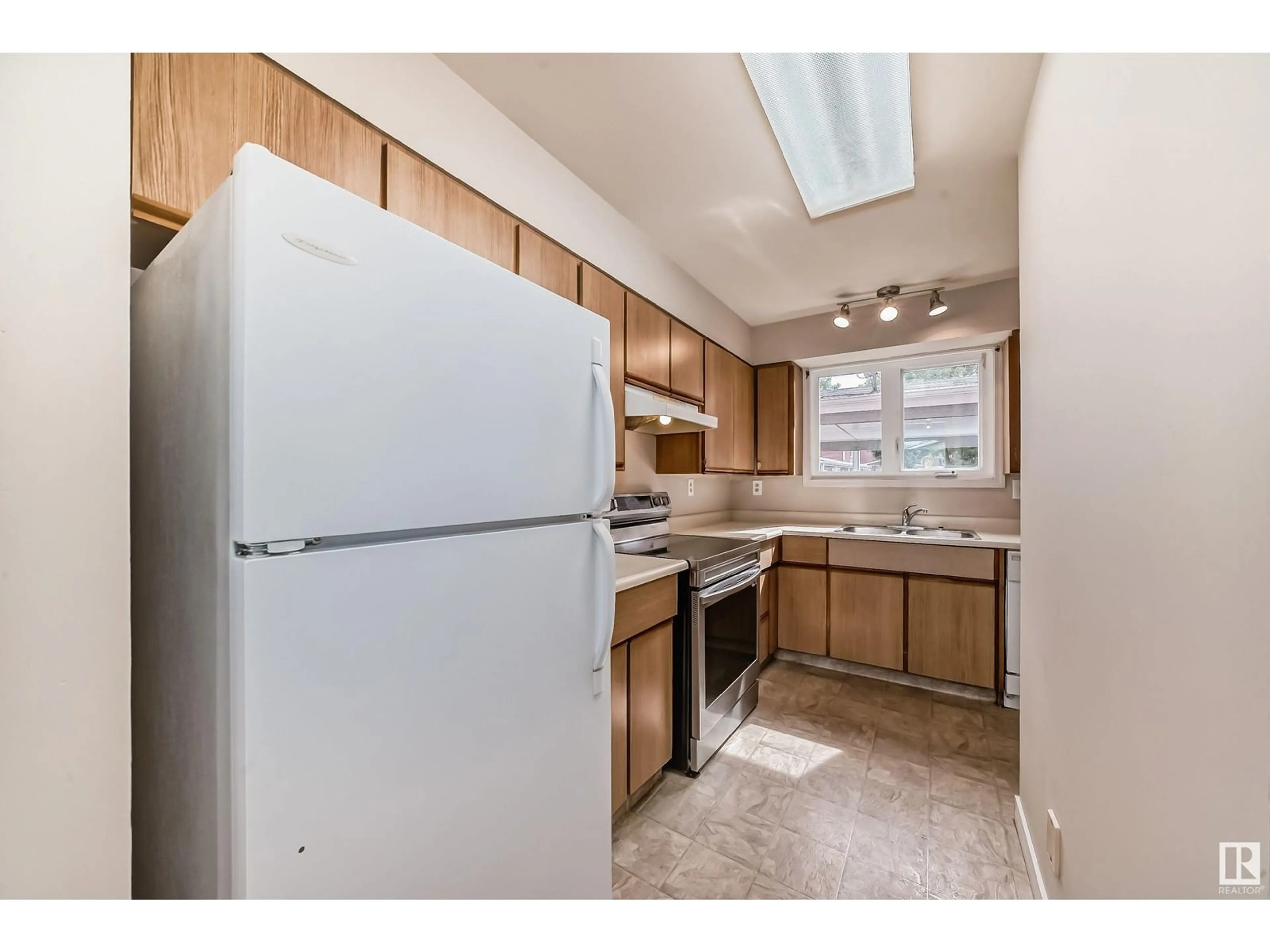 Standard kitchen, unknown for 48 - 1904 48 ST, Edmonton Alberta T6L5H3
