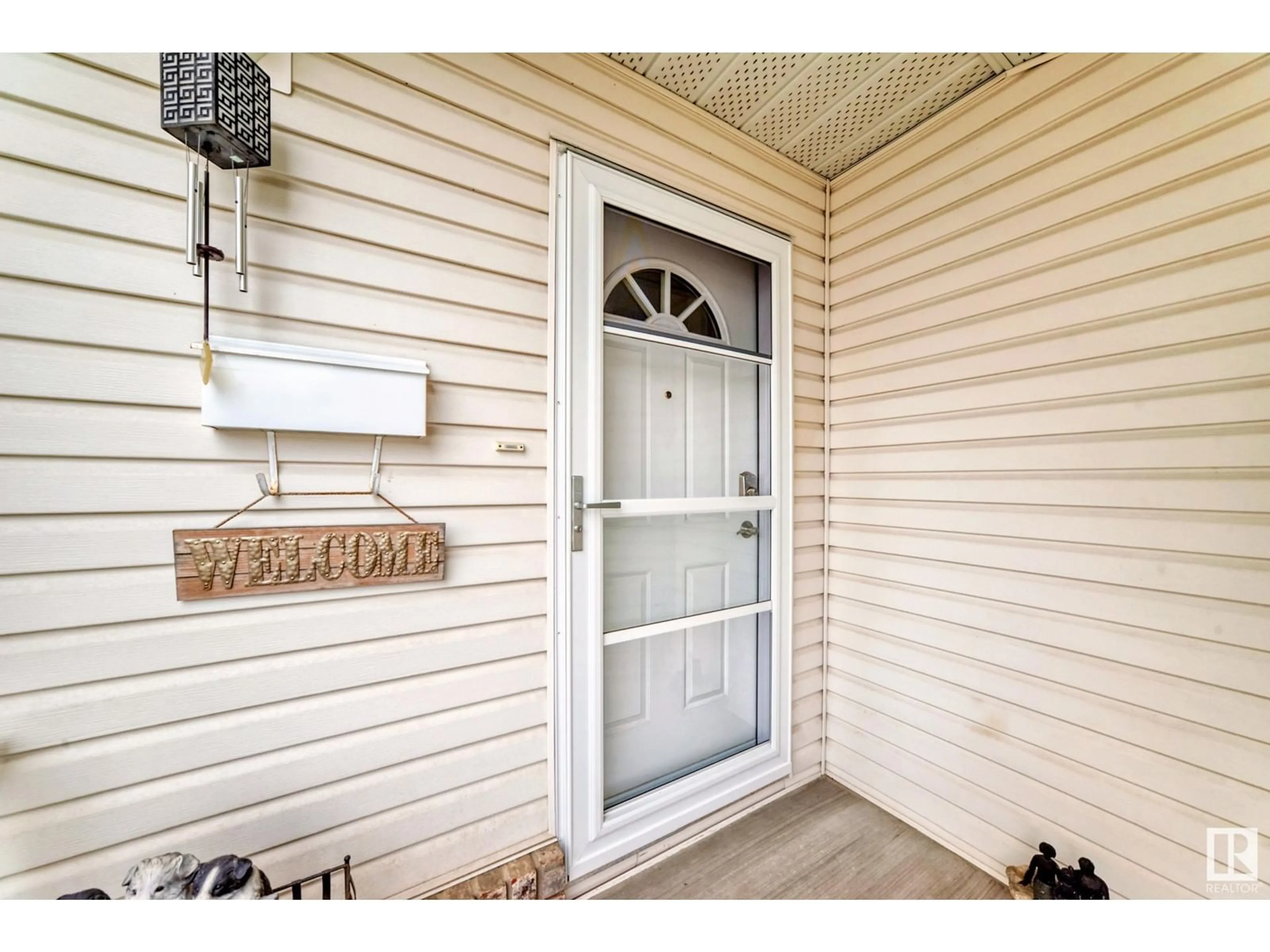 Indoor entryway for 130 RAVINE VI, Leduc Alberta T9E6R1