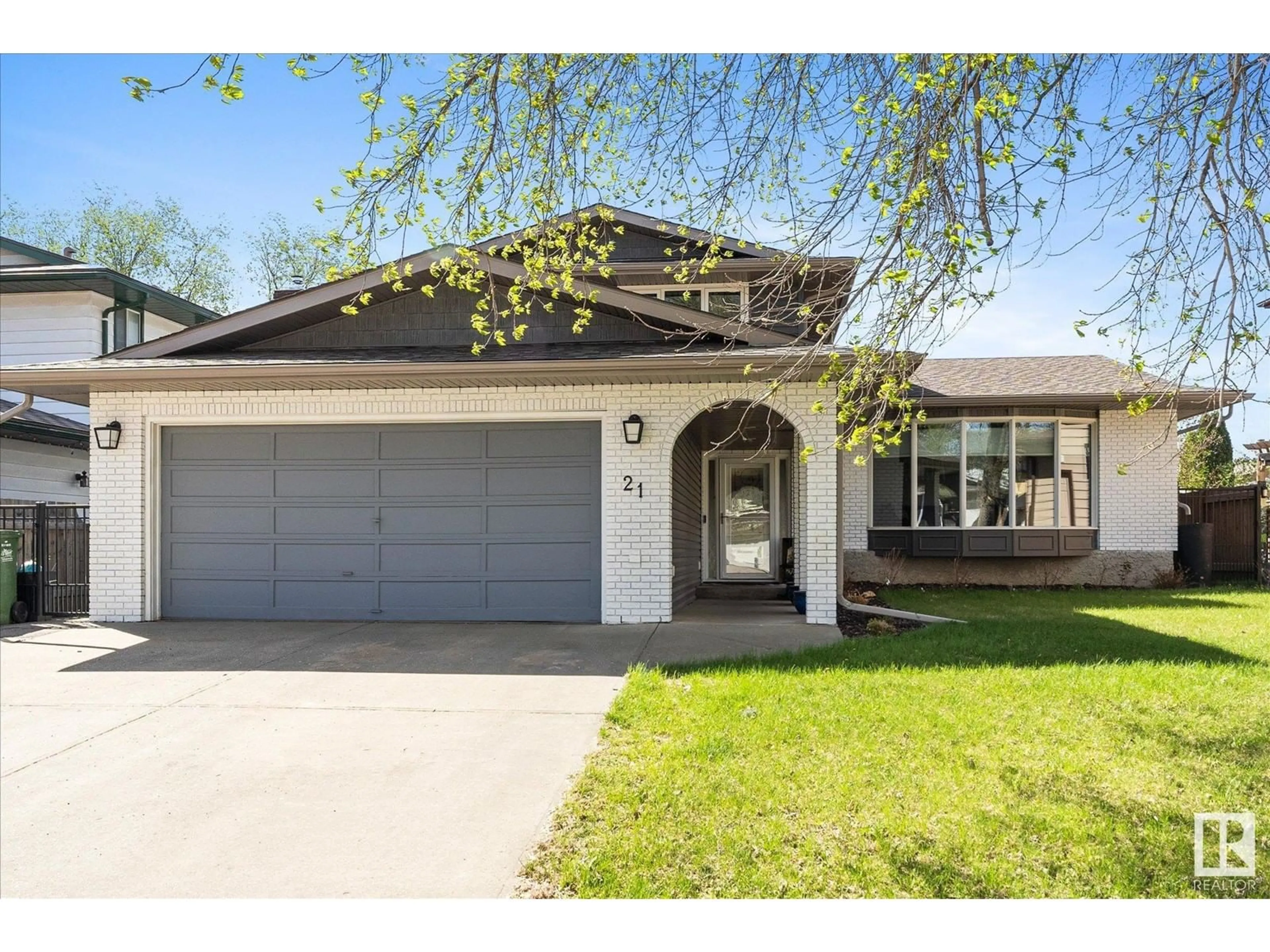 Home with vinyl exterior material, street for 21 WOODLANDS RD, St. Albert Alberta T8N3L8