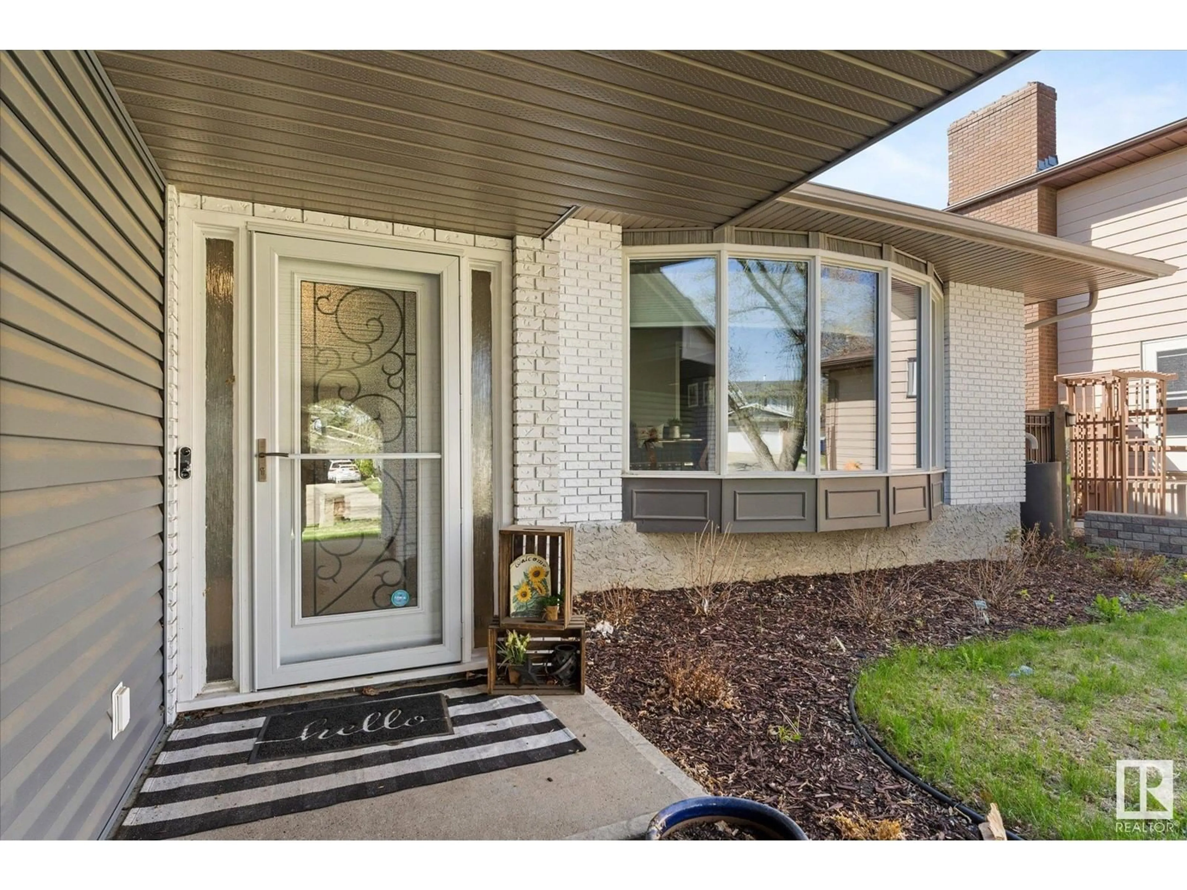 Indoor entryway for 21 WOODLANDS RD, St. Albert Alberta T8N3L8