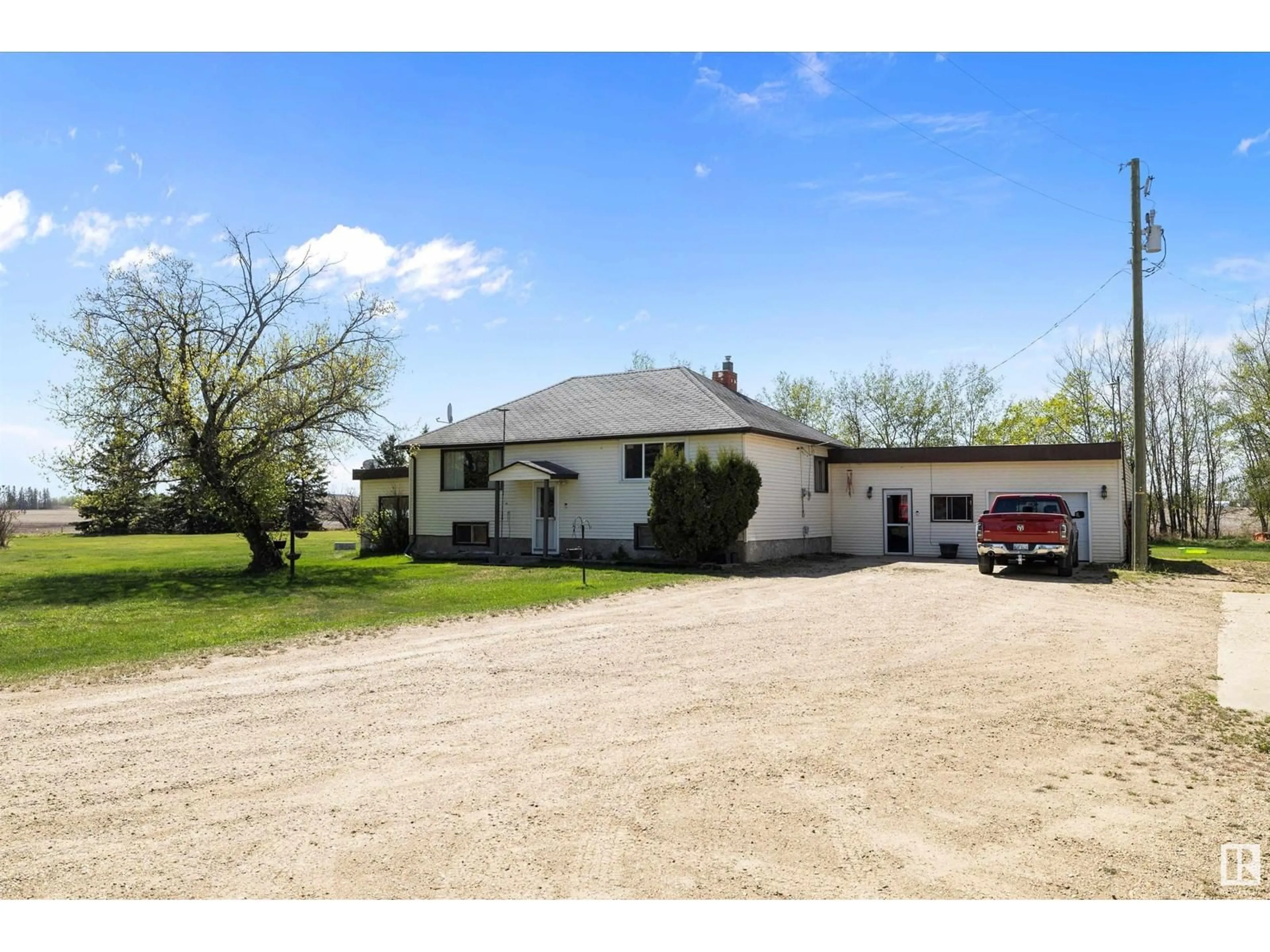 A pic from outside/outdoor area/front of a property/back of a property/a pic from drone, unknown for 55532 RGE ROAD 250, Rural Sturgeon County Alberta T8R0M8