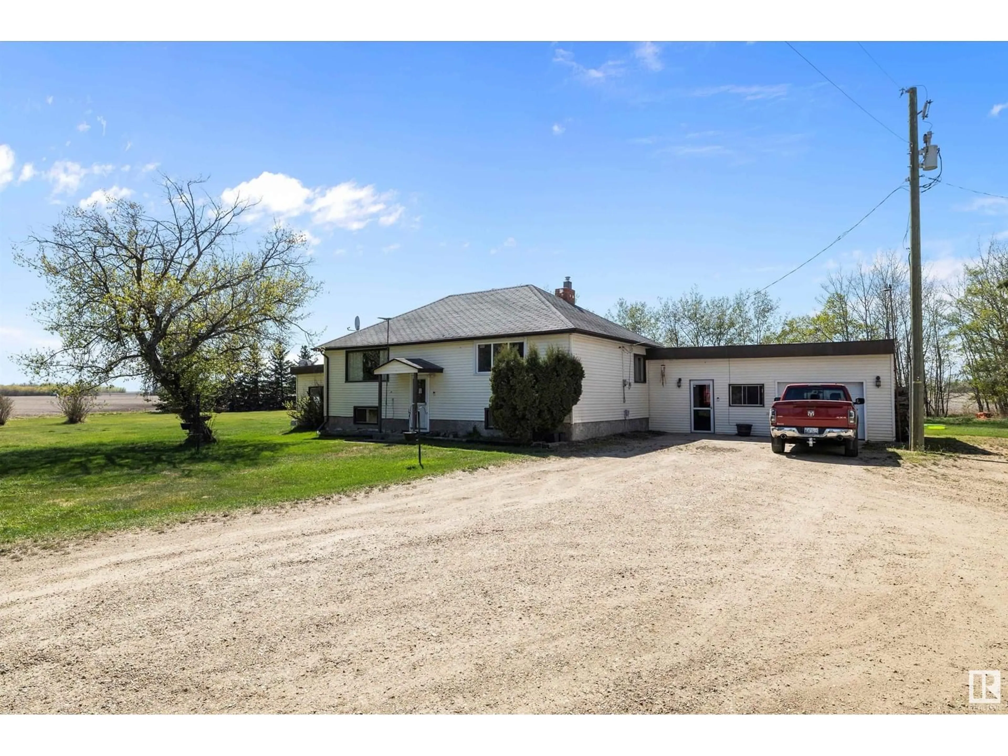 A pic from outside/outdoor area/front of a property/back of a property/a pic from drone, unknown for 55532 RGE ROAD 250, Rural Sturgeon County Alberta T8R0M8