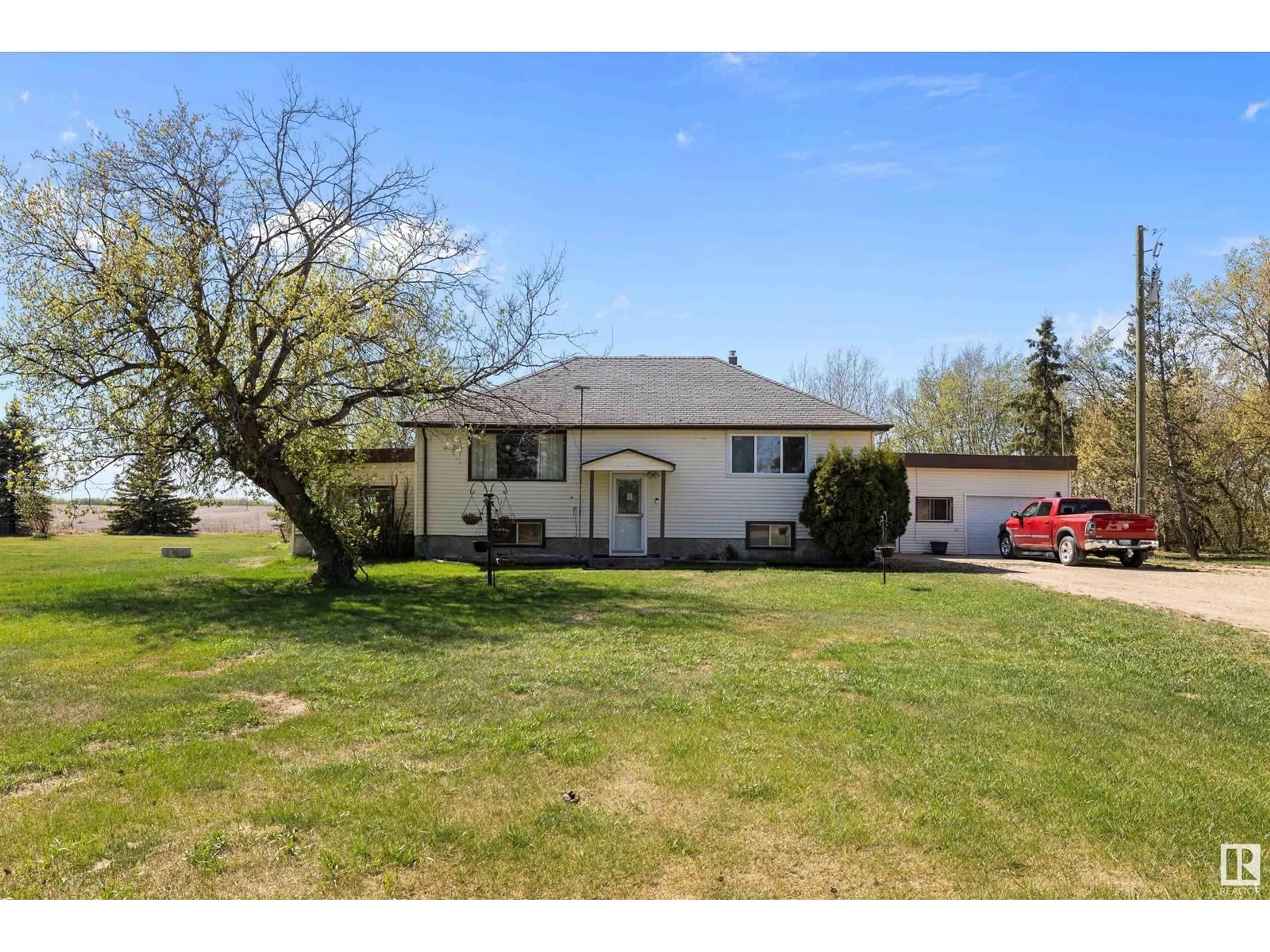 A pic from outside/outdoor area/front of a property/back of a property/a pic from drone, street for 55532 RGE ROAD 250, Rural Sturgeon County Alberta T8R0M8