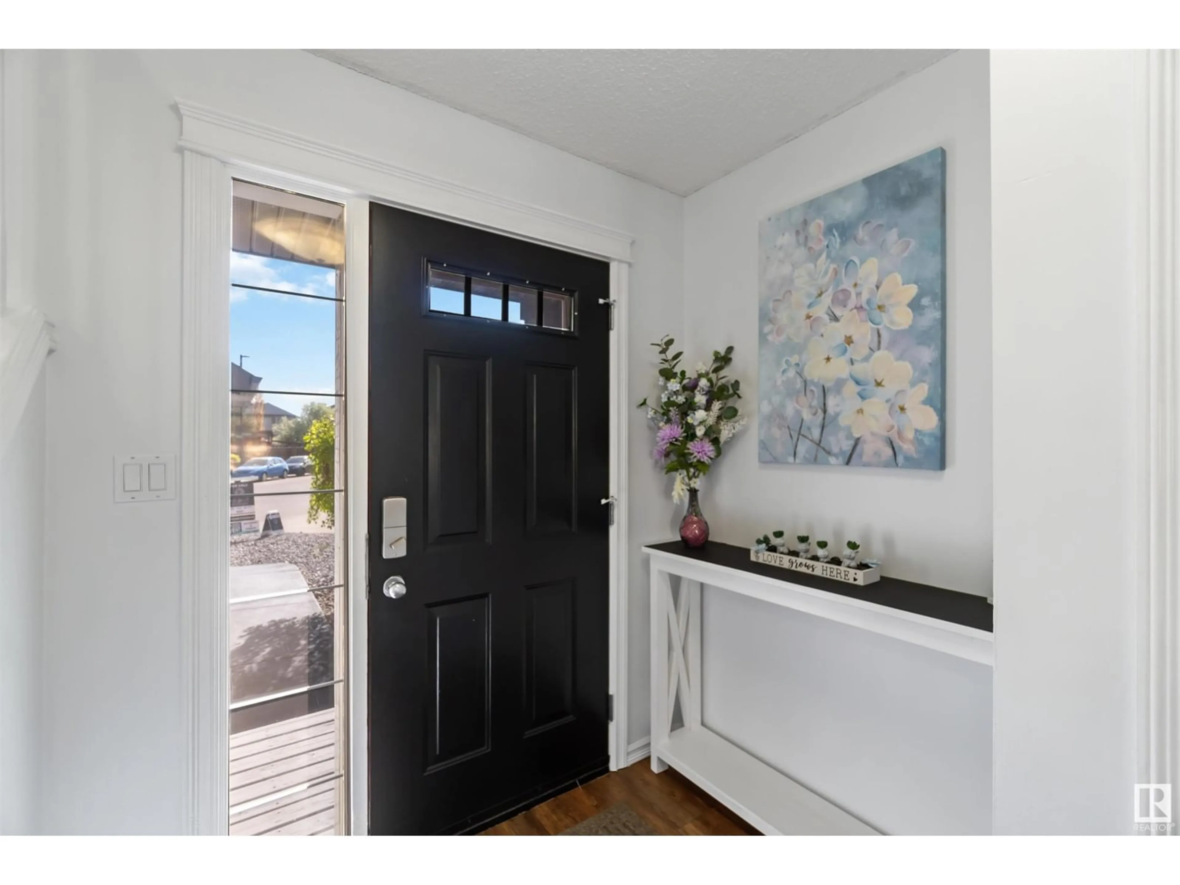 Indoor entryway for NW - 2904 33A ST, Edmonton Alberta T6T1V5