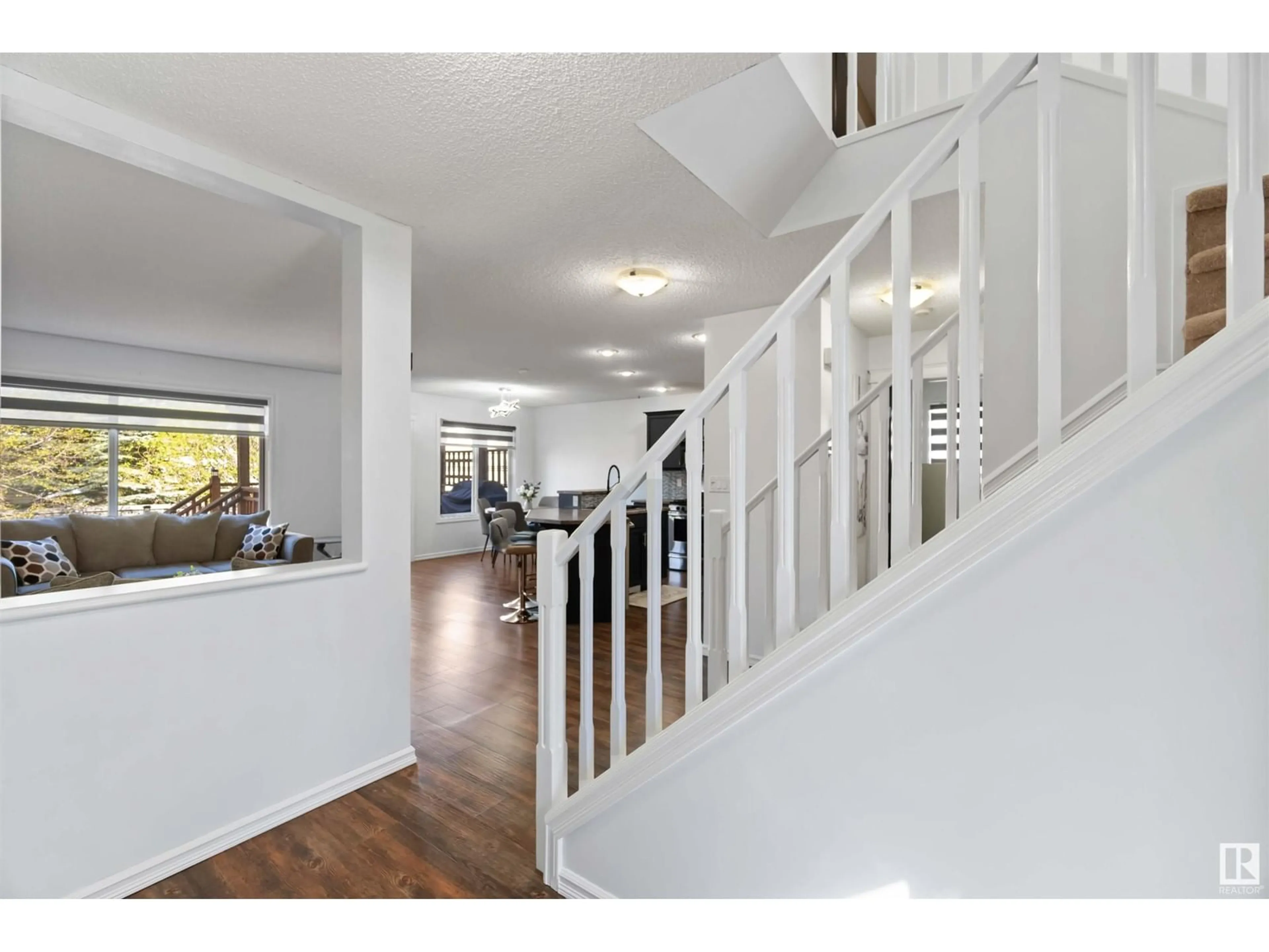 Indoor foyer for NW - 2904 33A ST, Edmonton Alberta T6T1V5