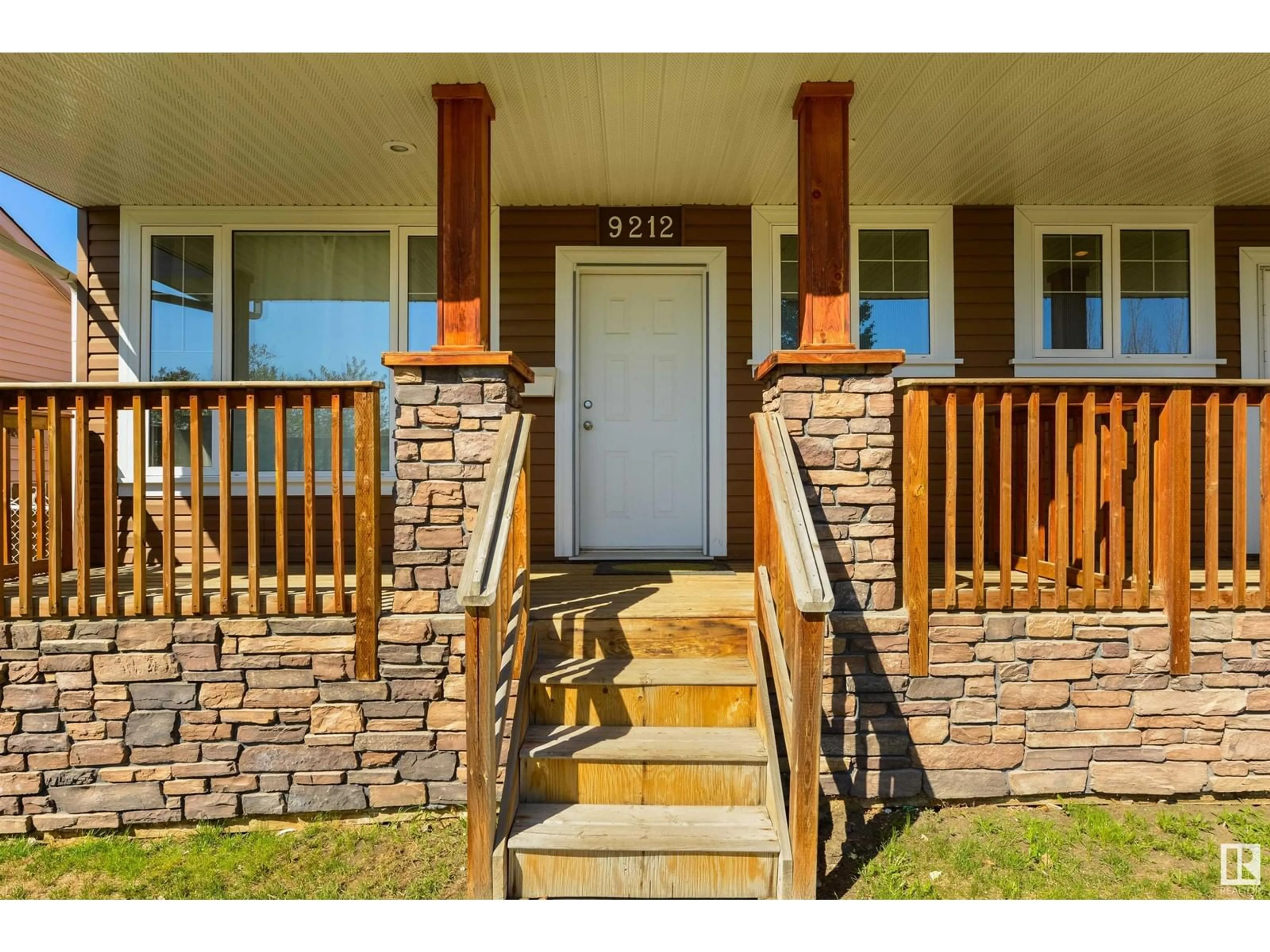 Indoor entryway for NW - 9212 154 ST, Edmonton Alberta T5R1T5