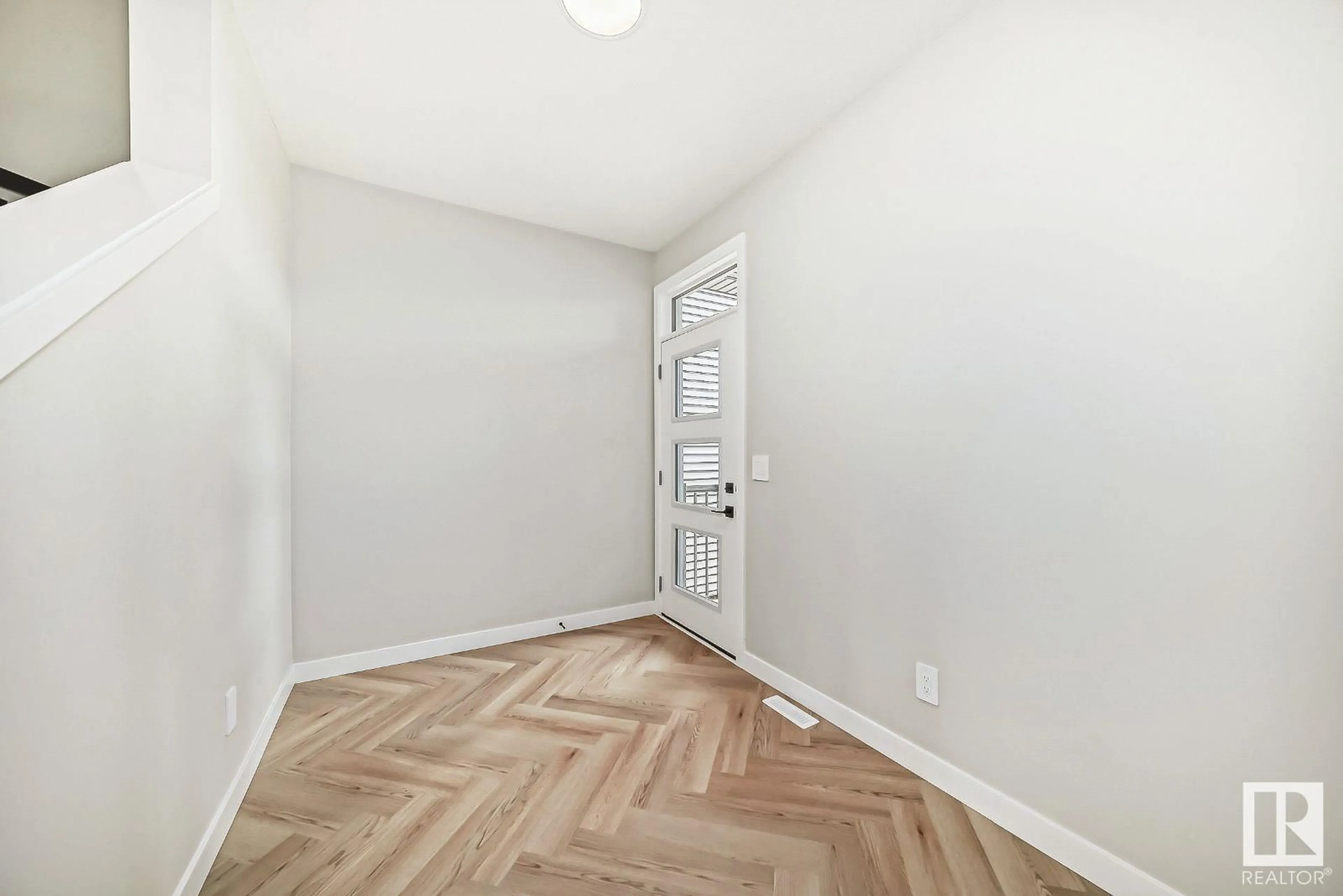 A pic of a room for 5458 KOOTOOK RD, Edmonton Alberta T6W2Z5