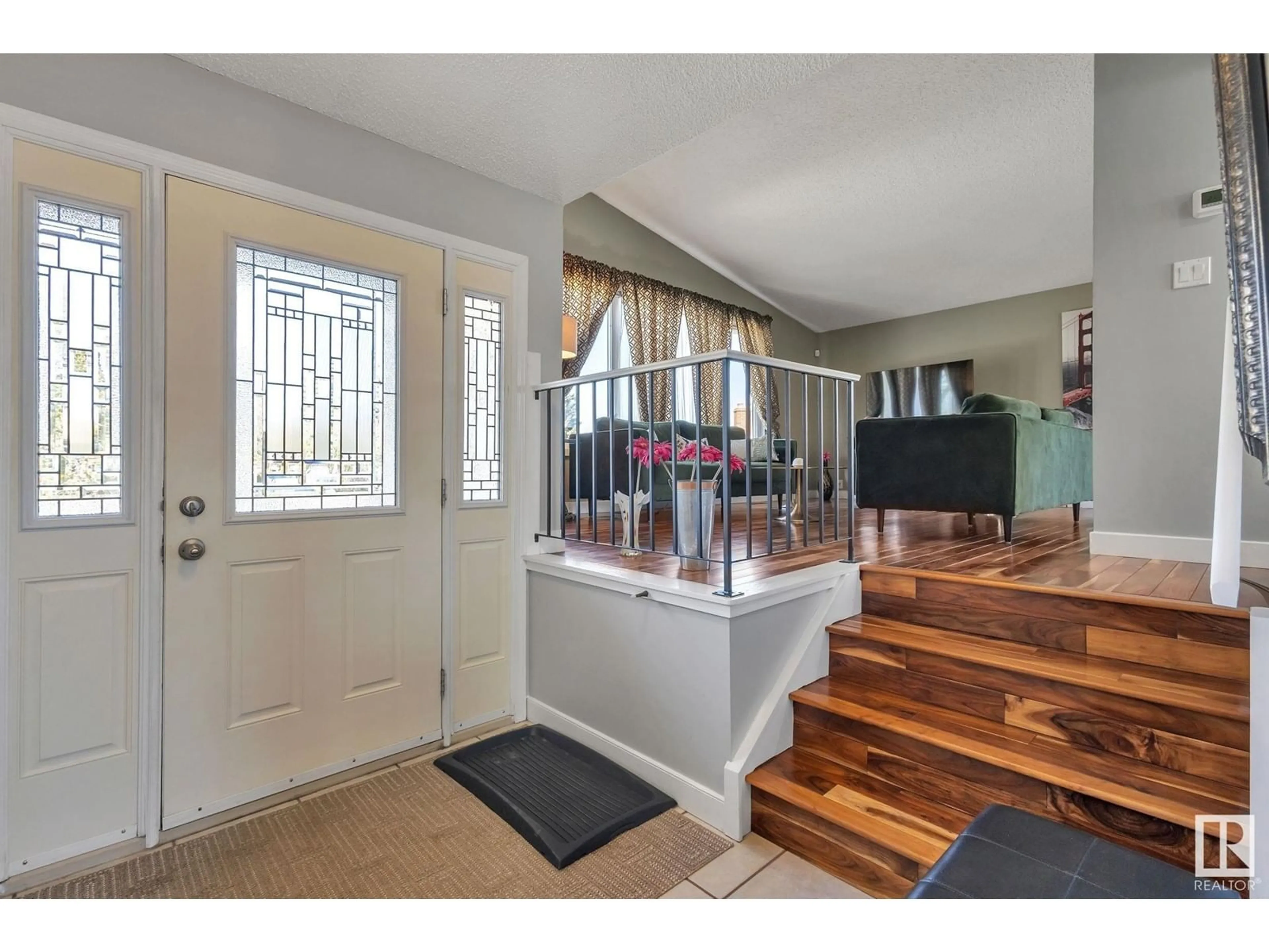 Indoor entryway for 11003 170 AV, Edmonton Alberta T5X3L1