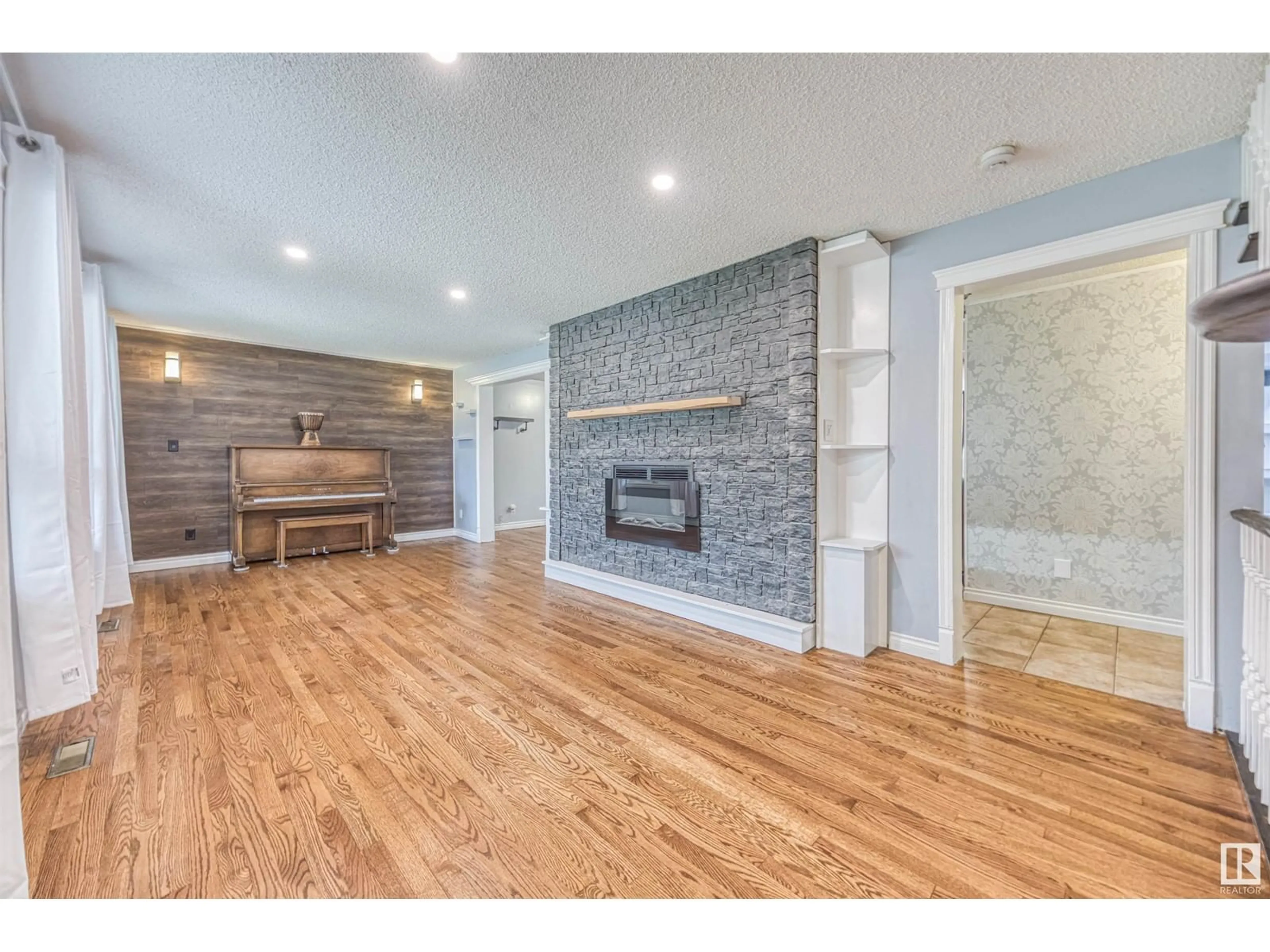 Living room with furniture, wood/laminate floor for 42 ANDREW CR, St. Albert Alberta T8N2V3