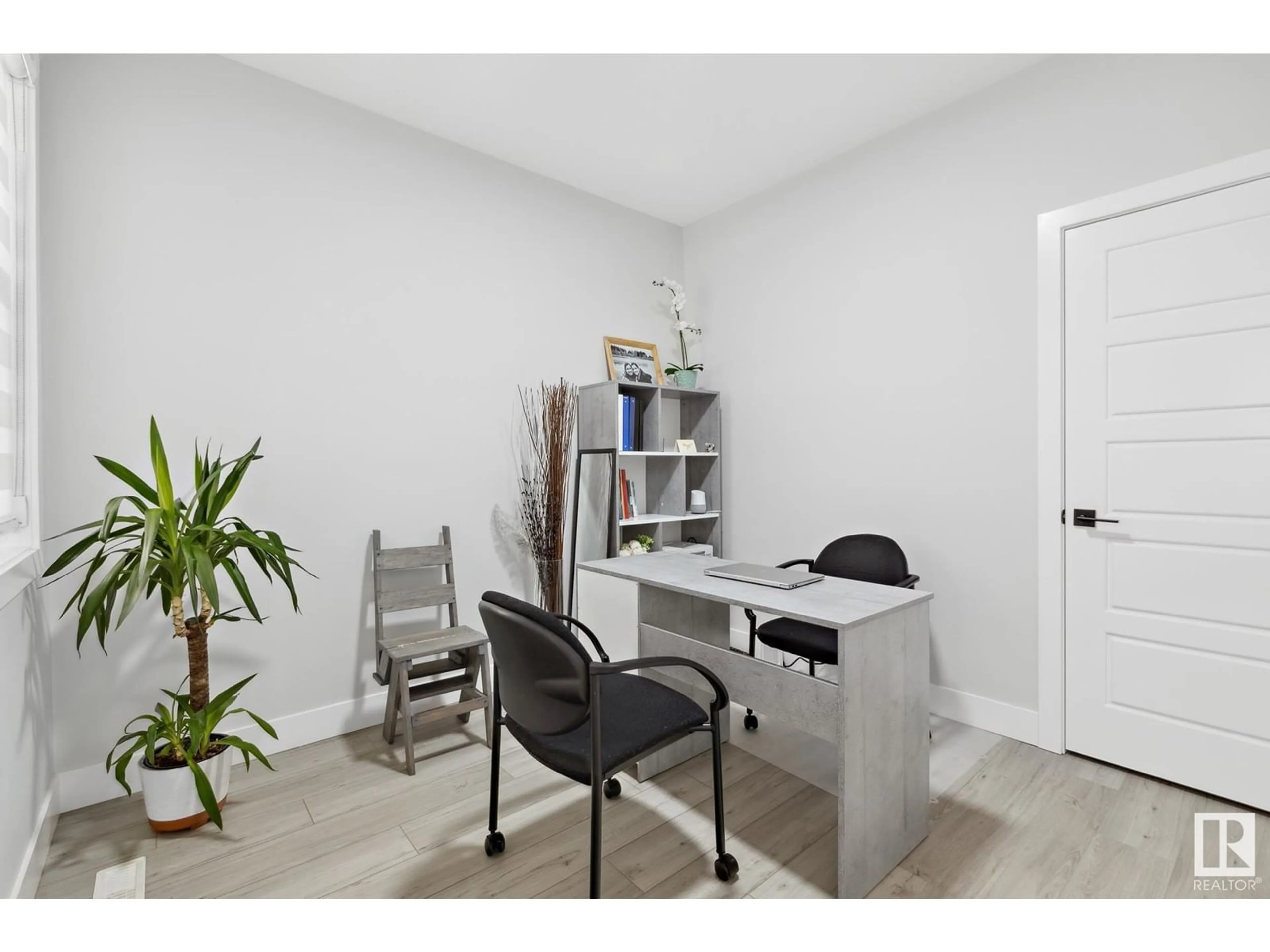 A pic of a room for 18204 94 ST, Edmonton Alberta T5Z0G6