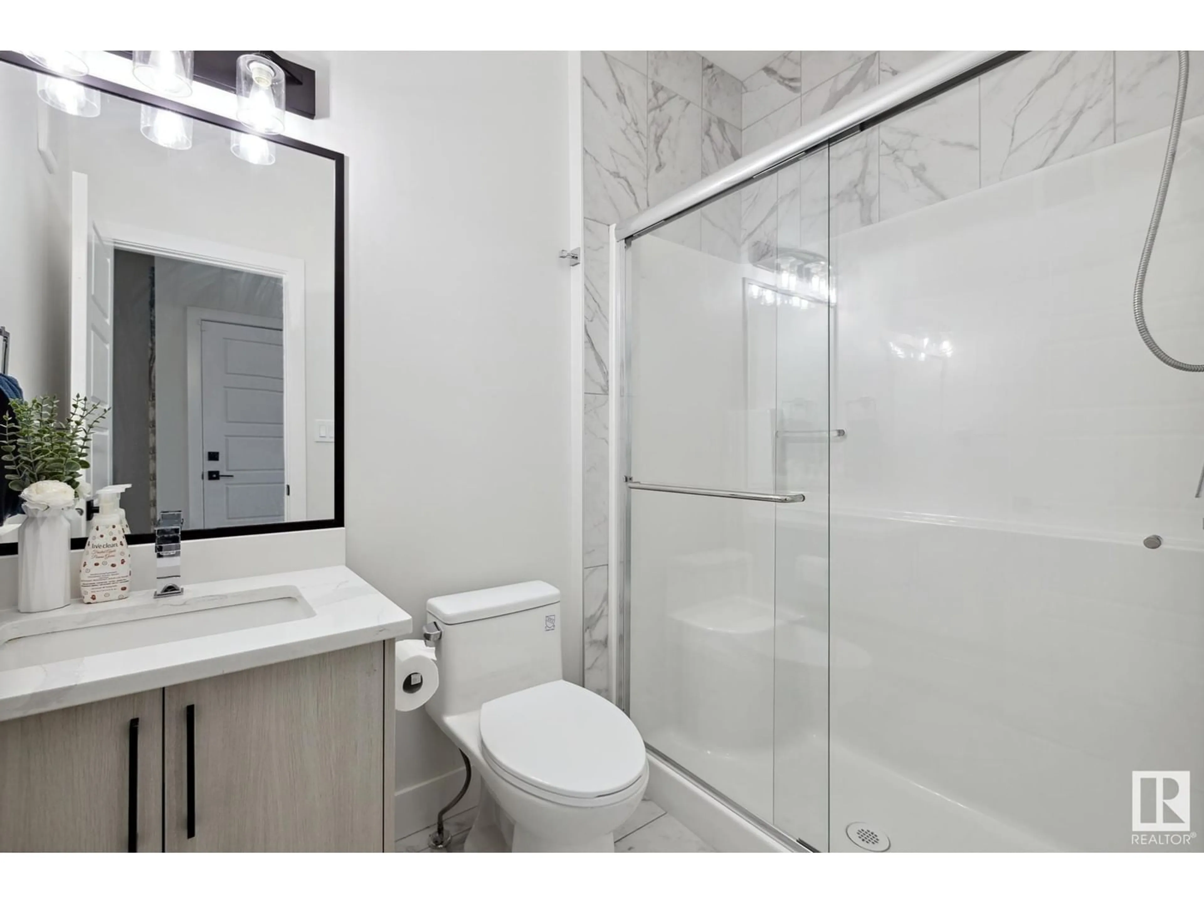 Standard bathroom, ceramic/tile floor for 18204 94 ST, Edmonton Alberta T5Z0G6