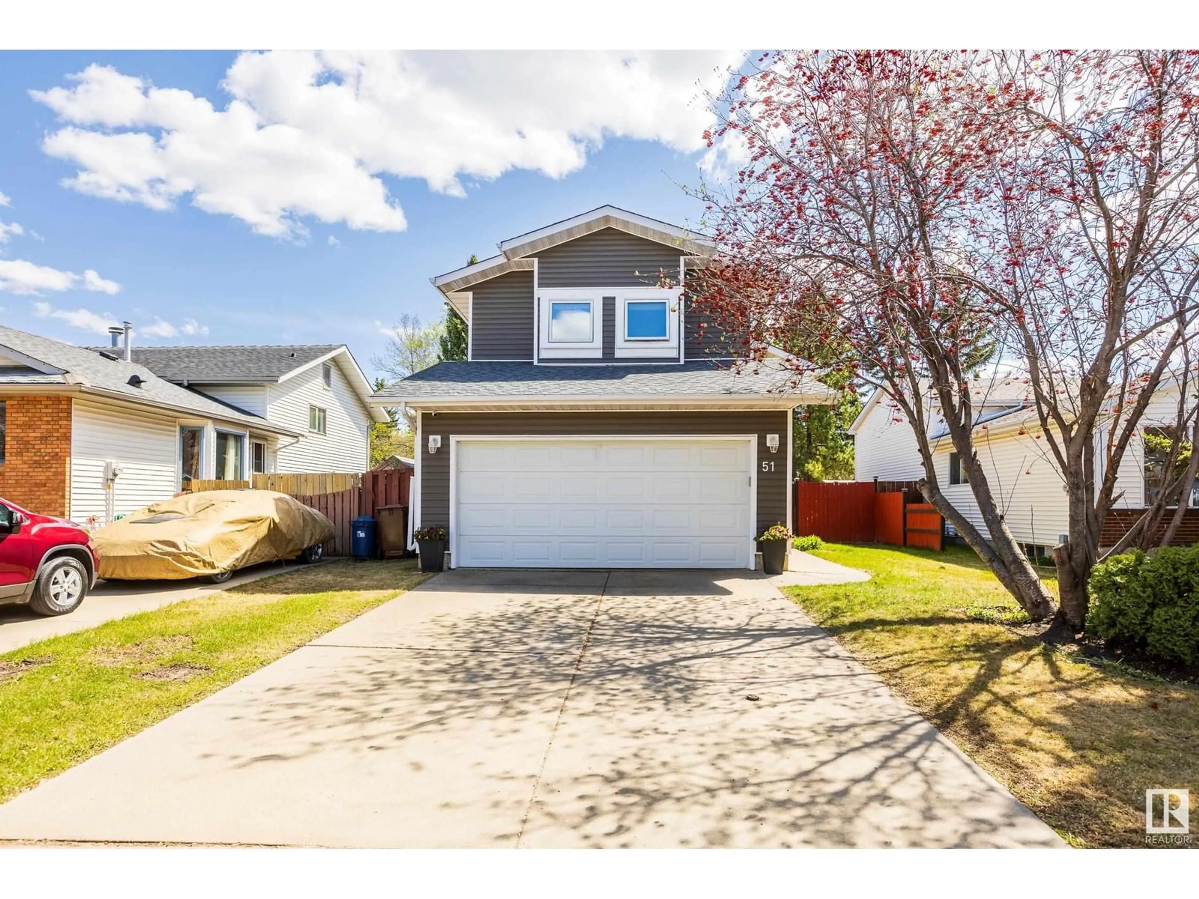 Home with vinyl exterior material, street for 51 DAYTON CR, St. Albert Alberta T8N4X7