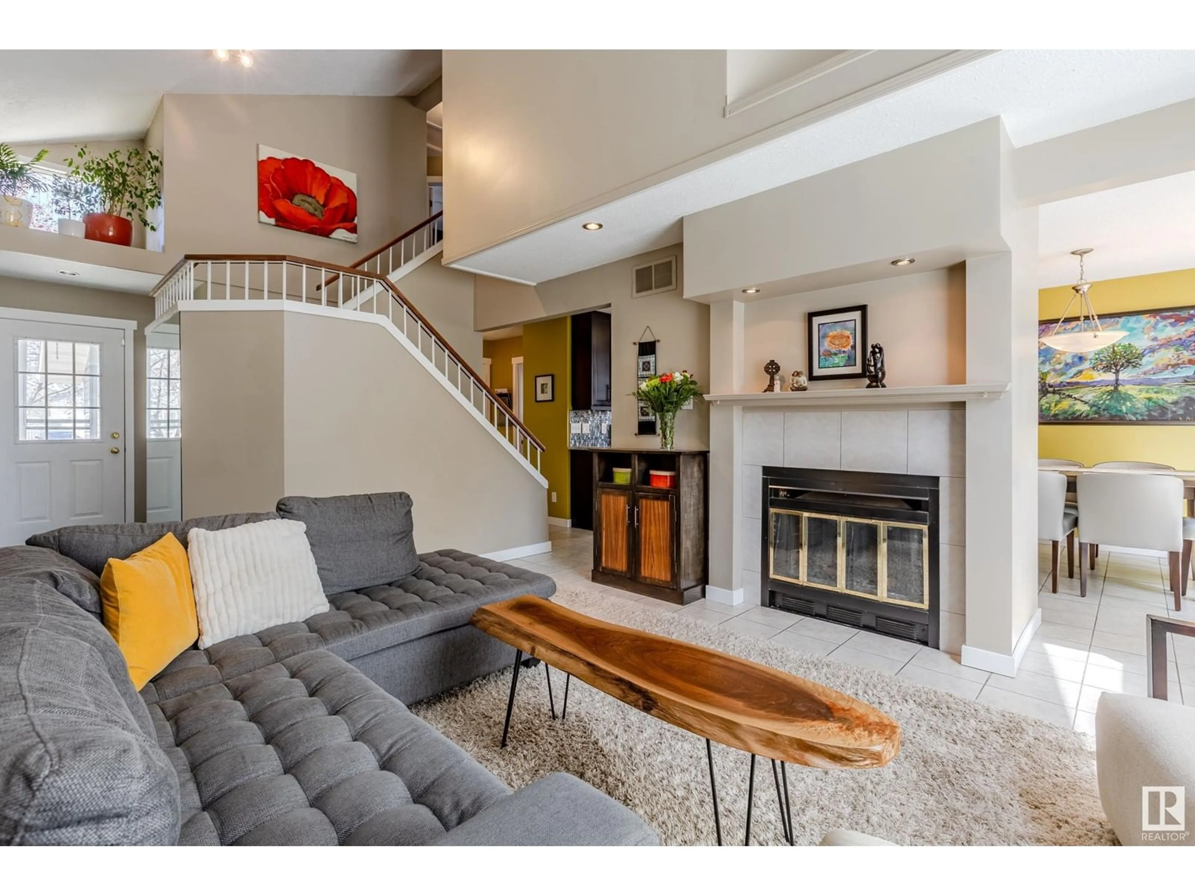 Living room with furniture, unknown for 51 DAYTON CR, St. Albert Alberta T8N4X7