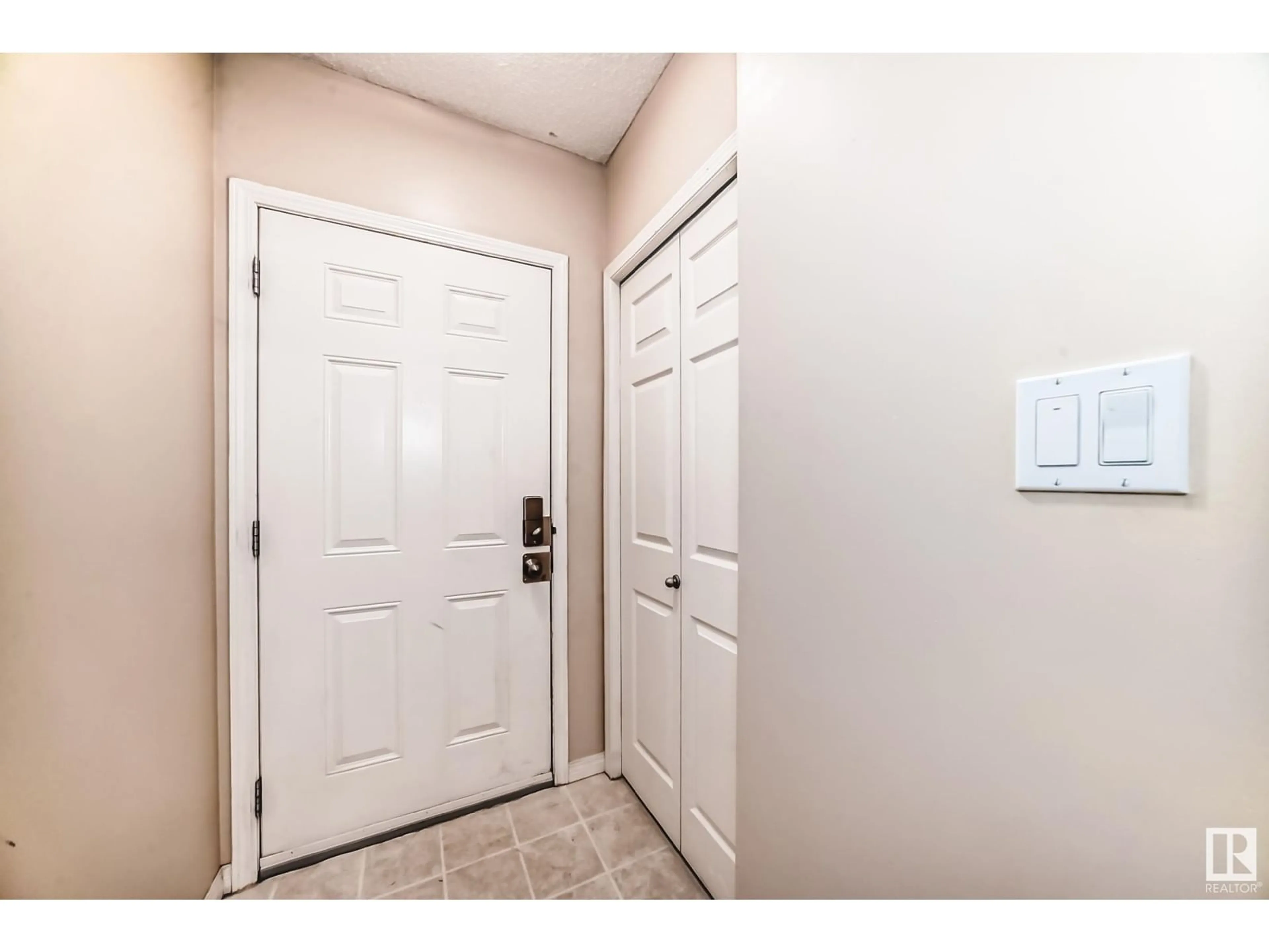 Indoor entryway for 50 3040 SPENCE WD, Edmonton Alberta T6X1N7