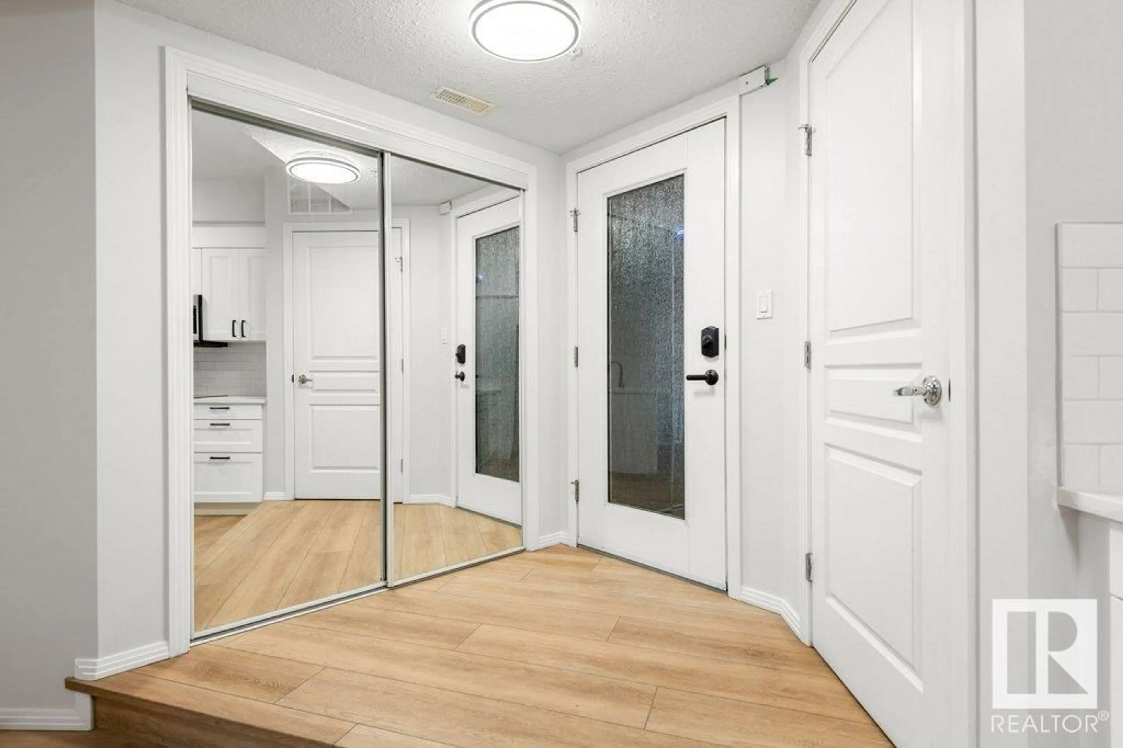Indoor entryway for 113 - 11039 83 AV, Edmonton Alberta T6G0T7