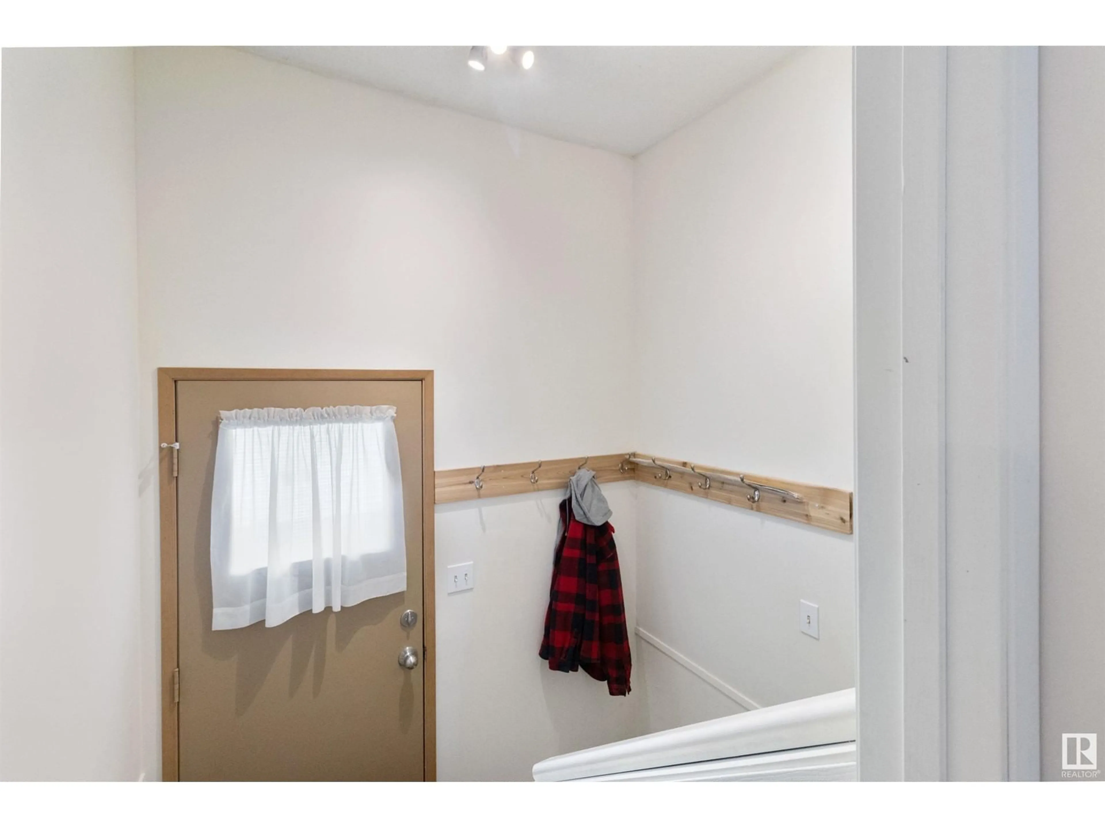 Standard bathroom, ceramic/tile floor for NW - 11508 66 ST, Edmonton Alberta T5B1H9