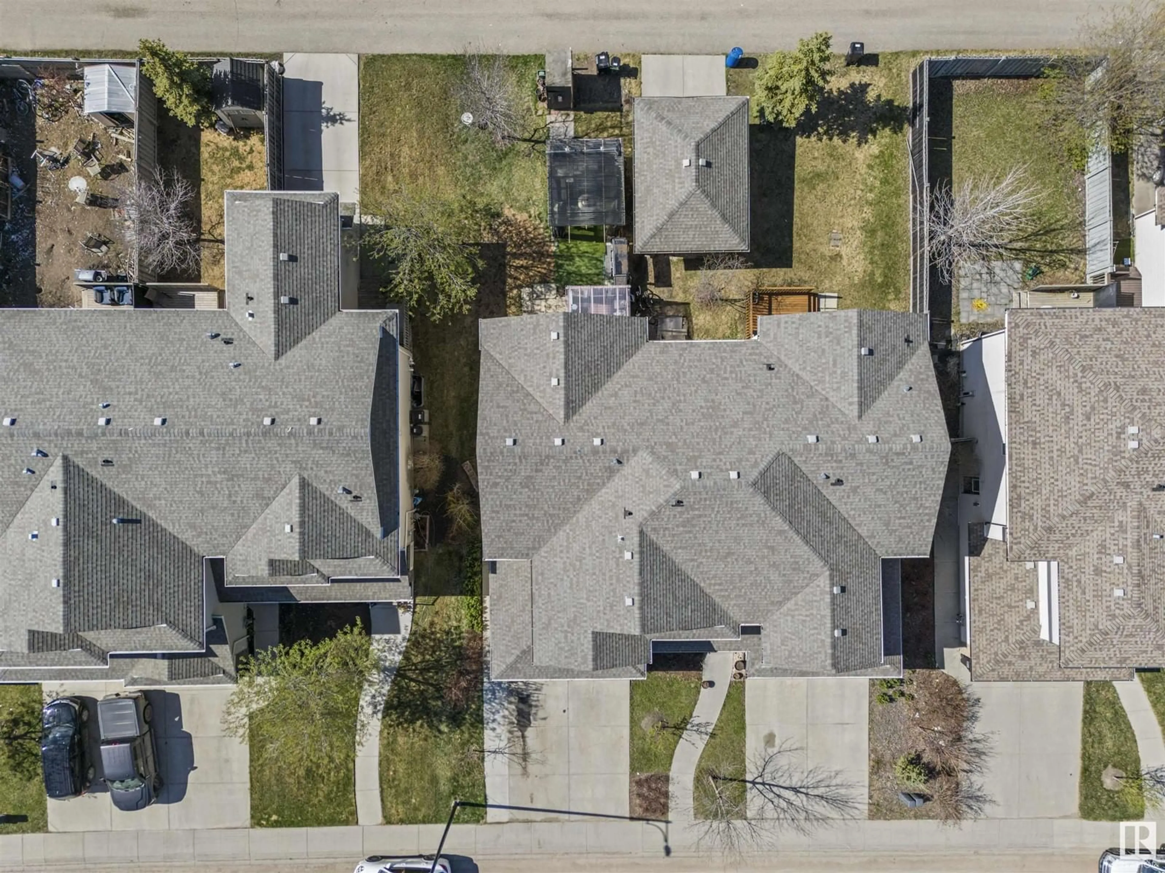 A pic from outside/outdoor area/front of a property/back of a property/a pic from drone, street for 520 CHAPPELLE DR, Edmonton Alberta T6W2B4