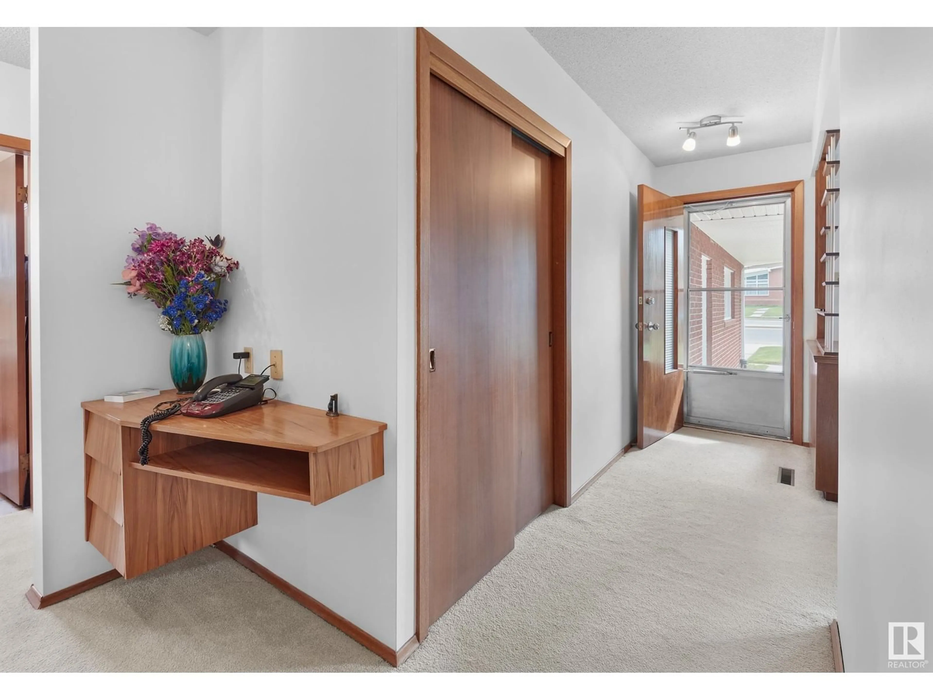 Indoor entryway for 8604 BUENA VISTA RD, Edmonton Alberta T5R5R8